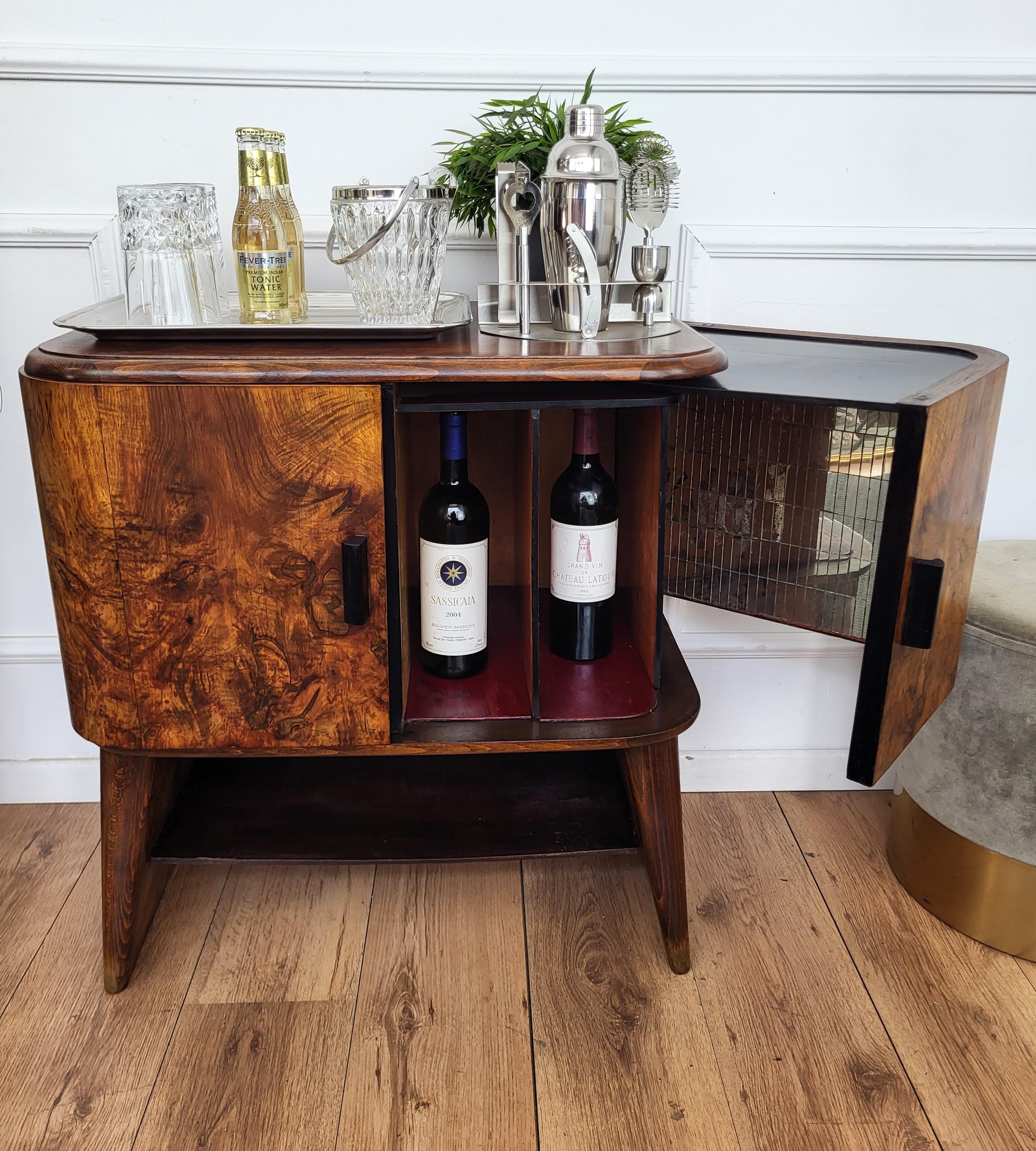 Italienischer Barschrank aus Nussbaumholz und Spiegelmosaik, Art déco, Mid-Century, 1950er Jahre im Zustand „Gut“ in Carimate, Como