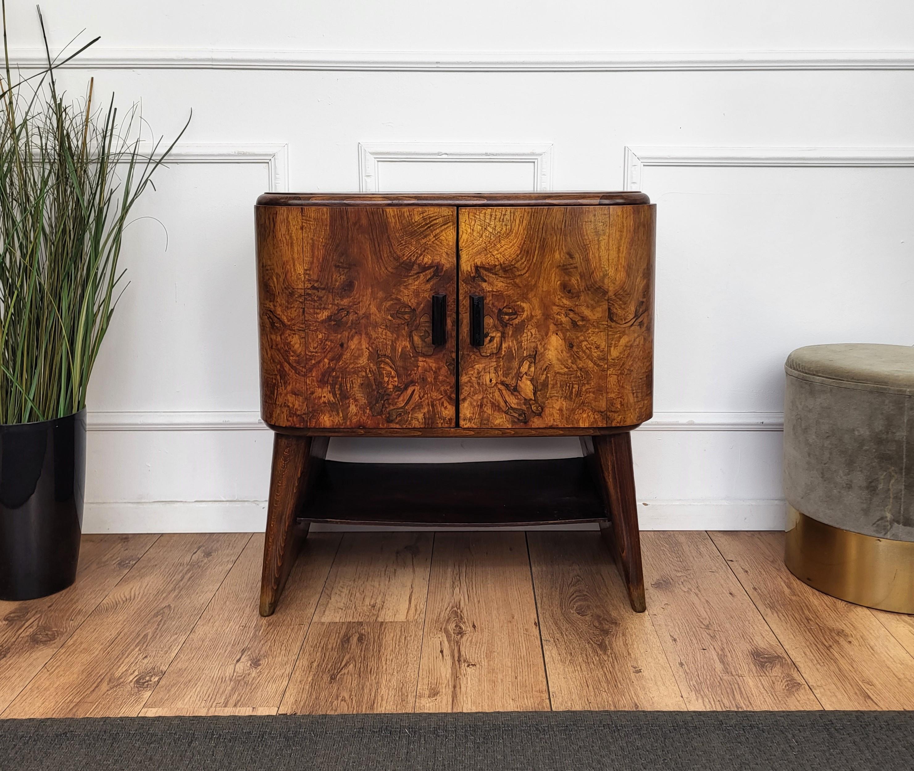 Italienischer Barschrank aus Nussbaumholz und Spiegelmosaik, Art déco, Mid-Century, 1950er Jahre 1