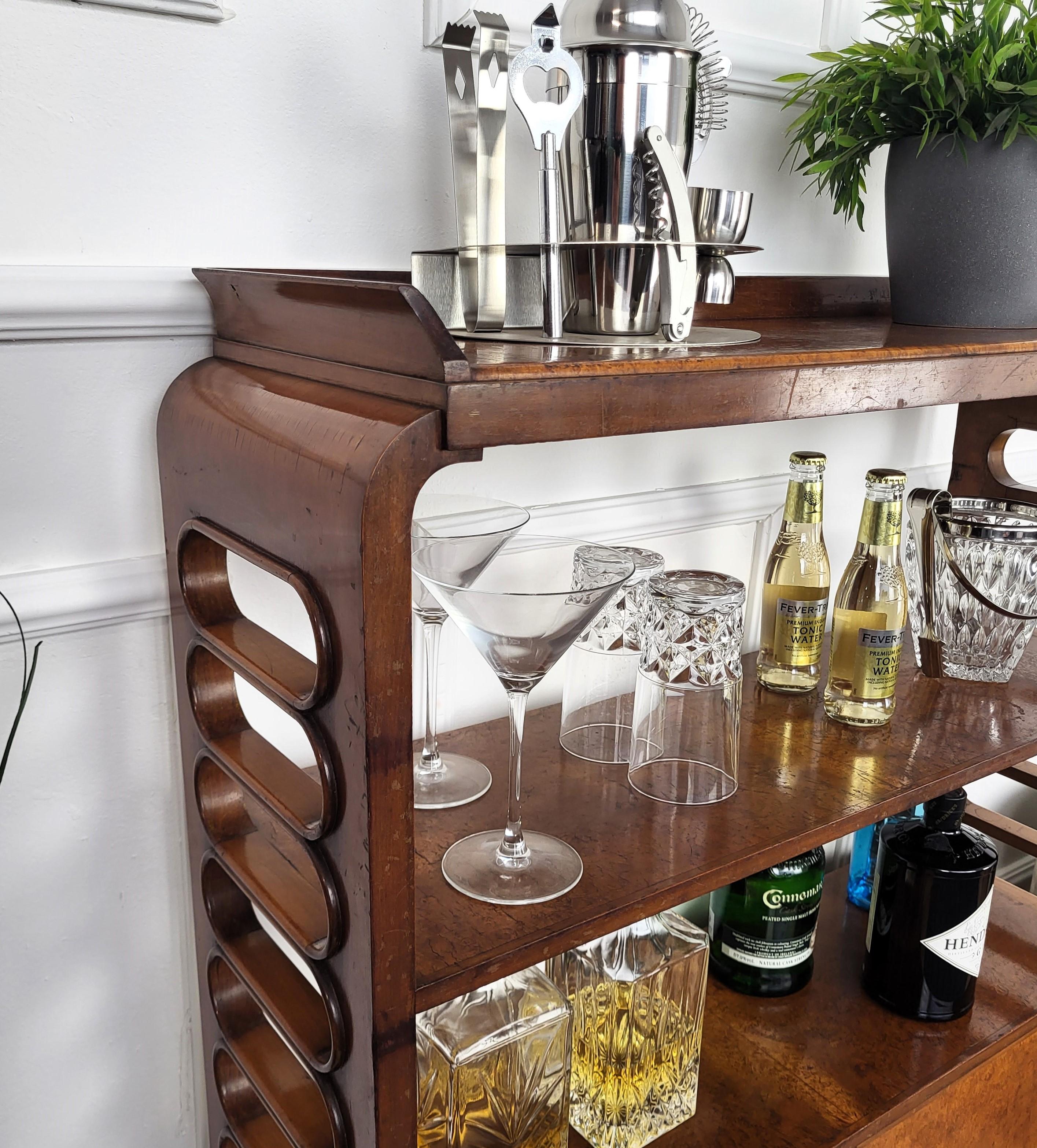 Meuble bar italien des années 1950 Art déco du milieu du siècle en ronce de noyer Bon état - En vente à Carimate, Como