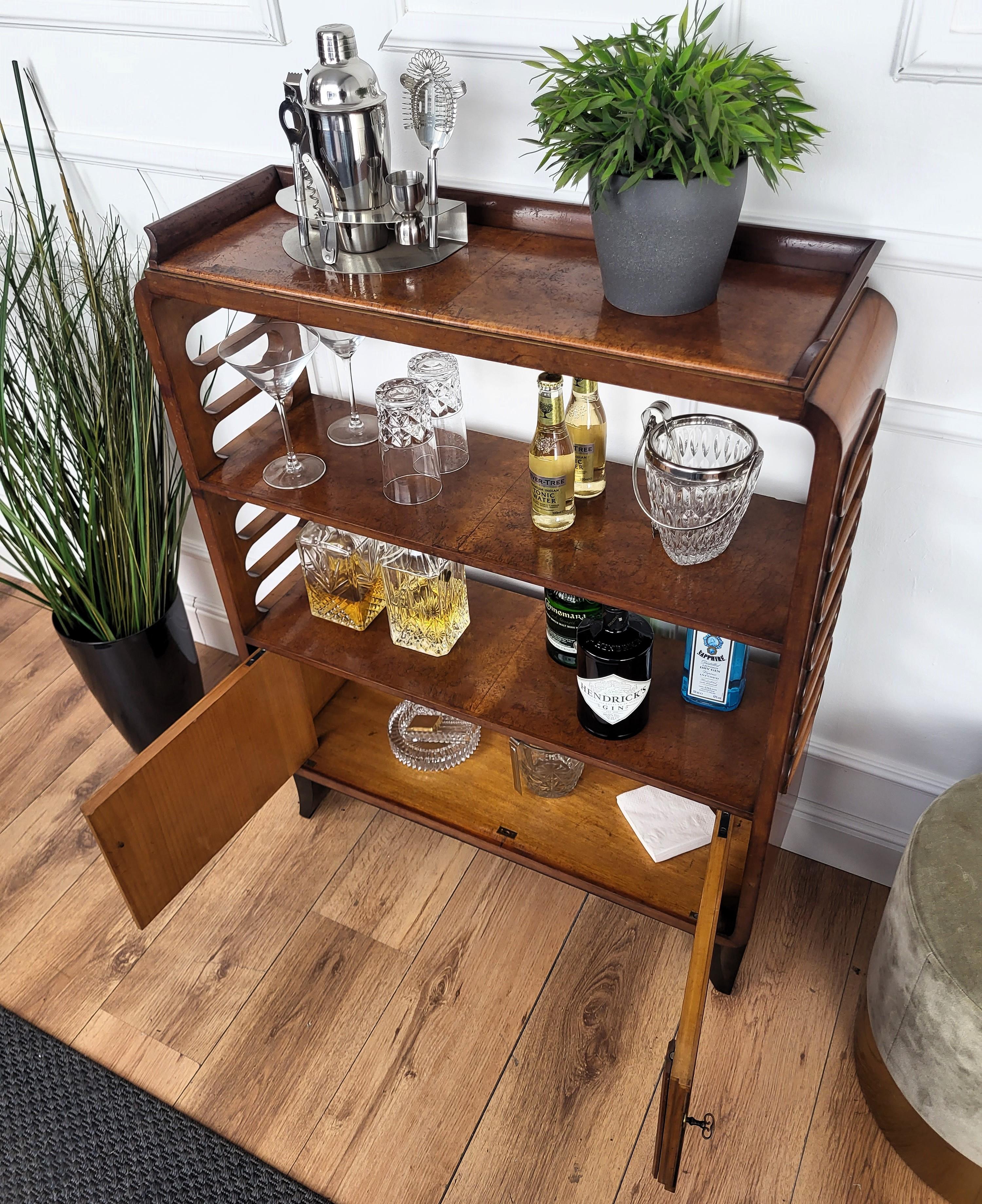 Meuble bar italien des années 1950 Art déco du milieu du siècle en ronce de noyer en vente 1