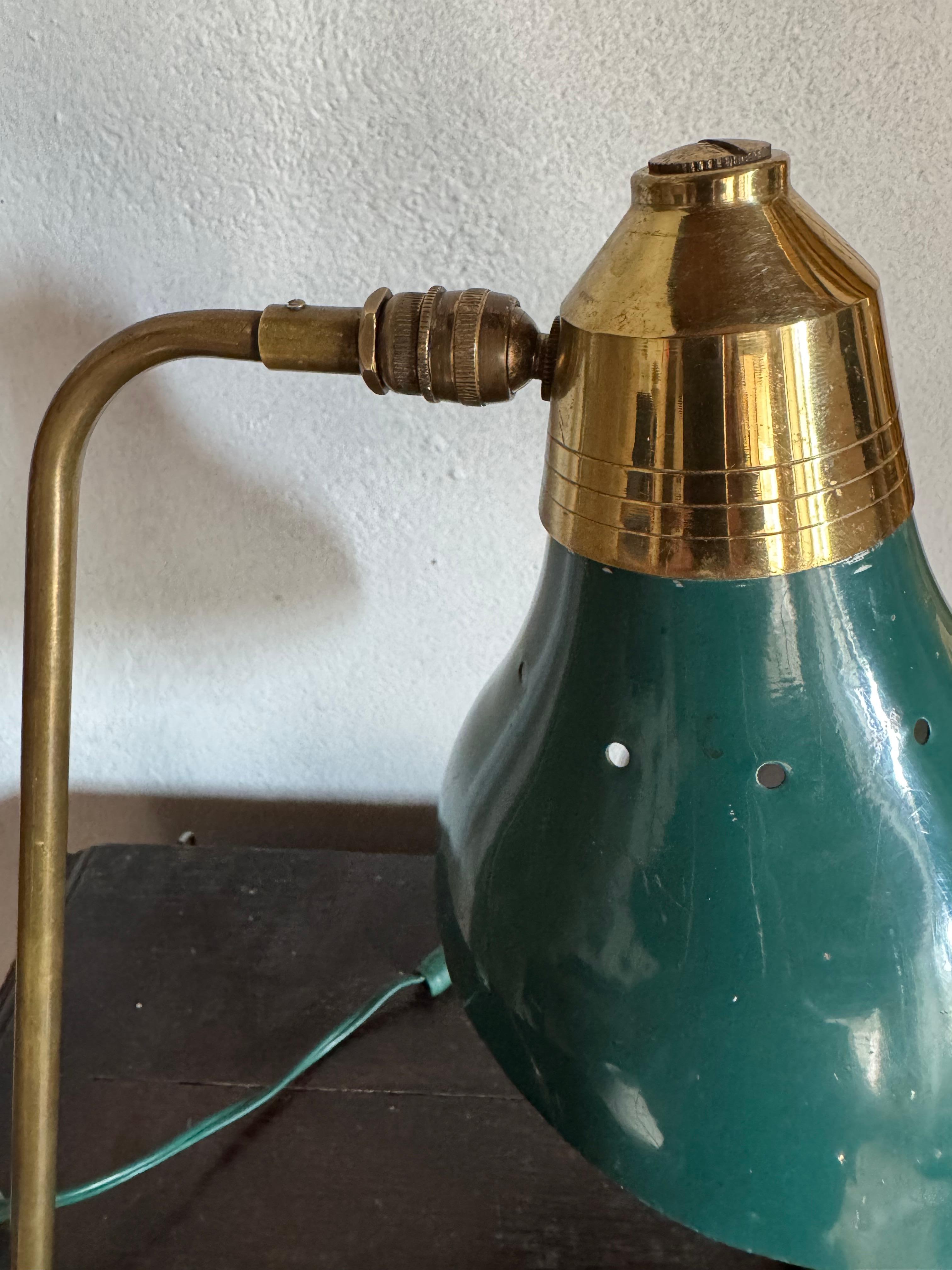 Italian 1950’s articulating desk lamp For Sale 1