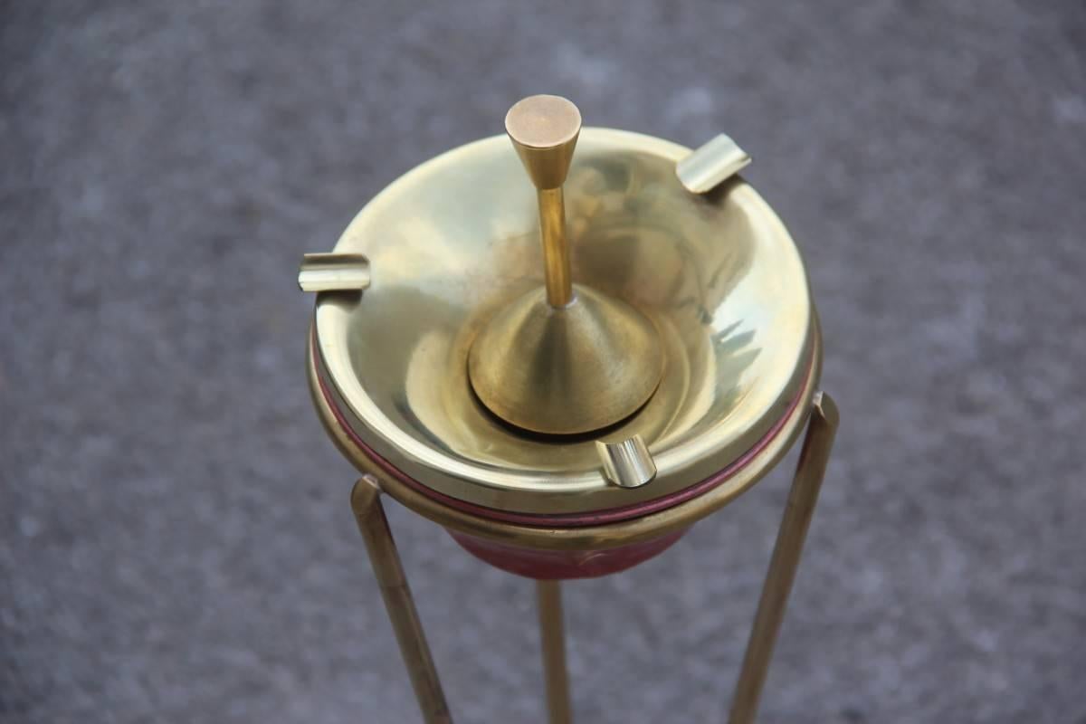 Very special Italian 1950s ashtray design, in brass and lacquered aluminum.