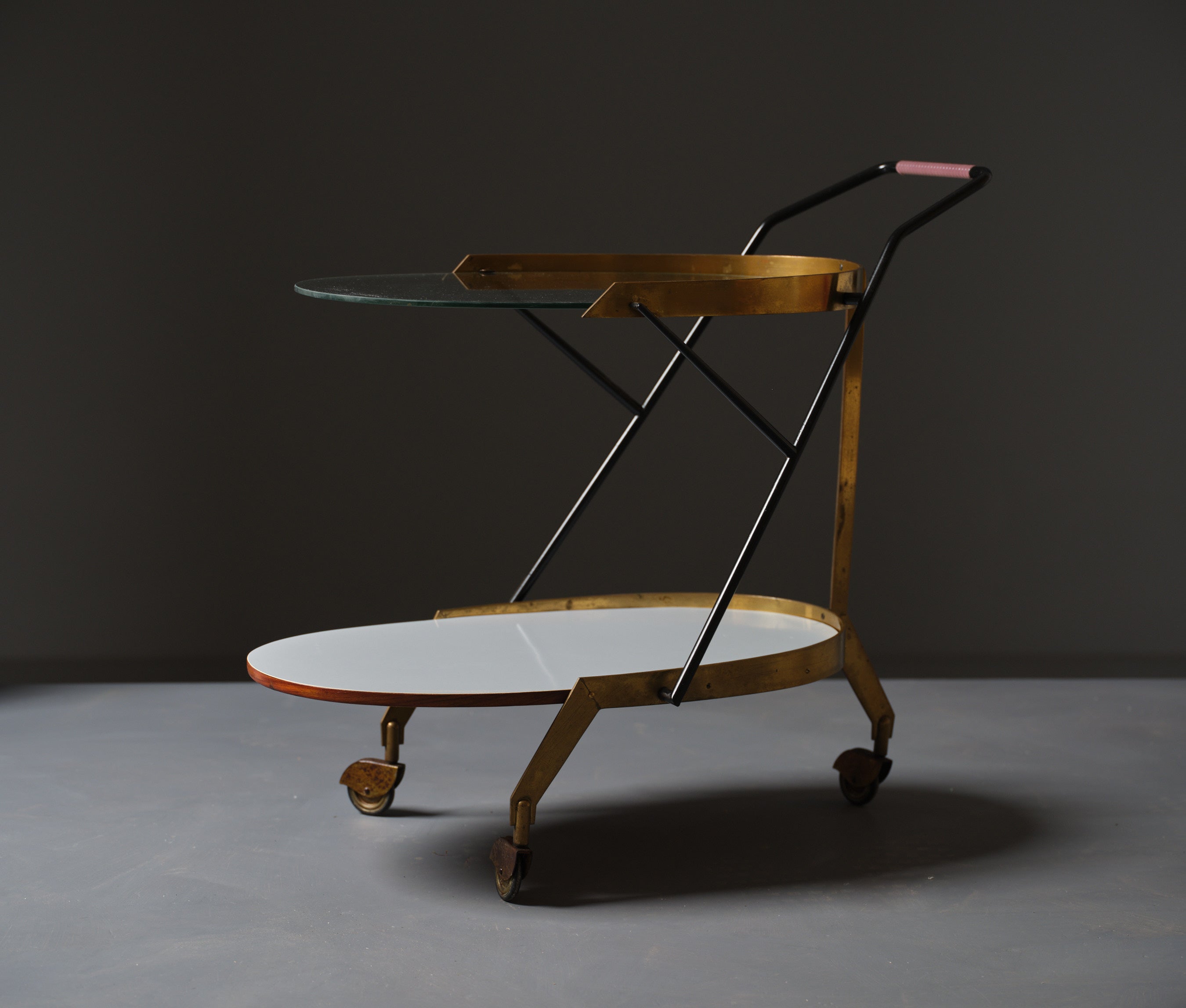 Italian 1950s Bar Cart, Elegant and Functional In Good Condition For Sale In Rome, IT