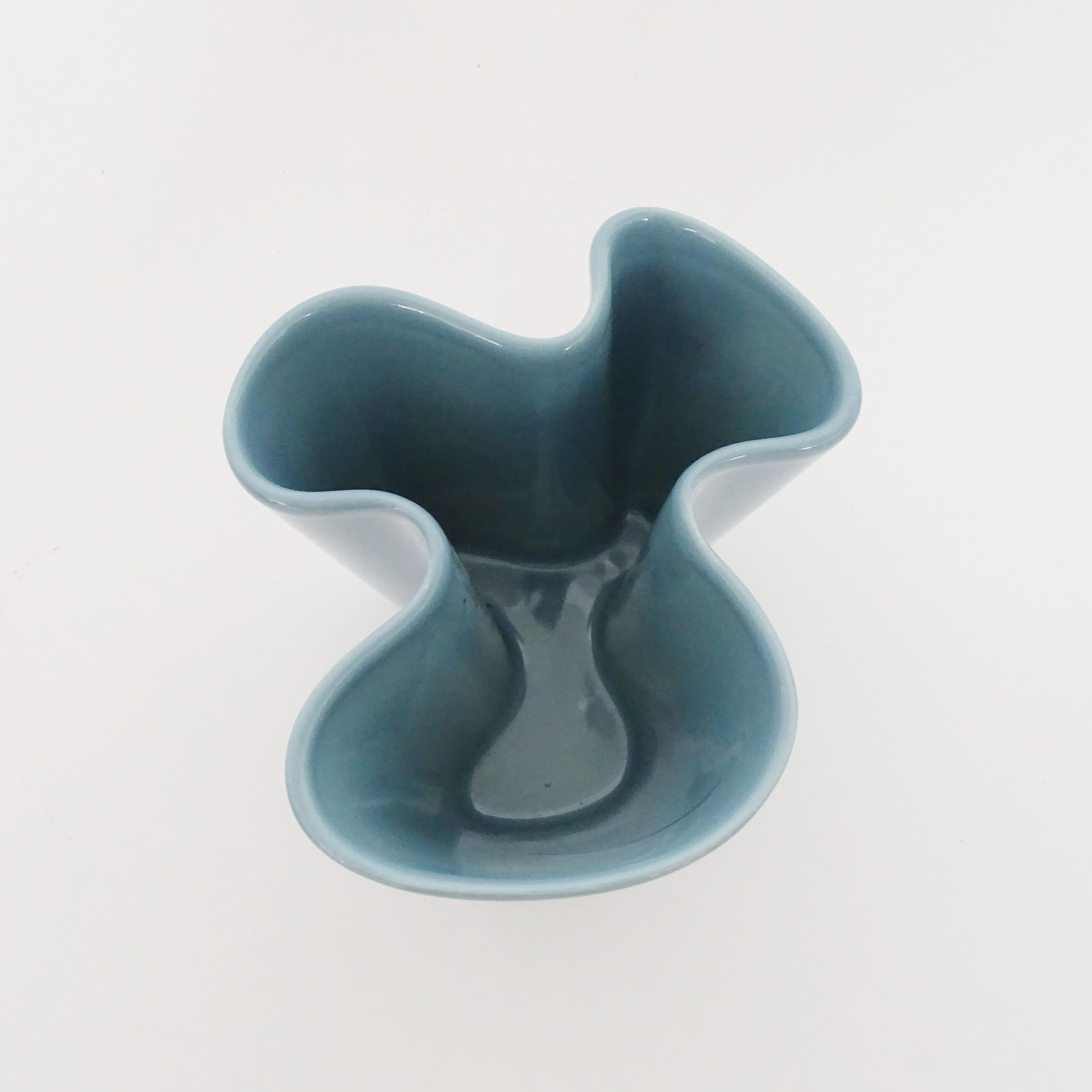 Italian 1950s Biomorphic petrol blue Ceramic vase In Excellent Condition For Sale In Milan, IT