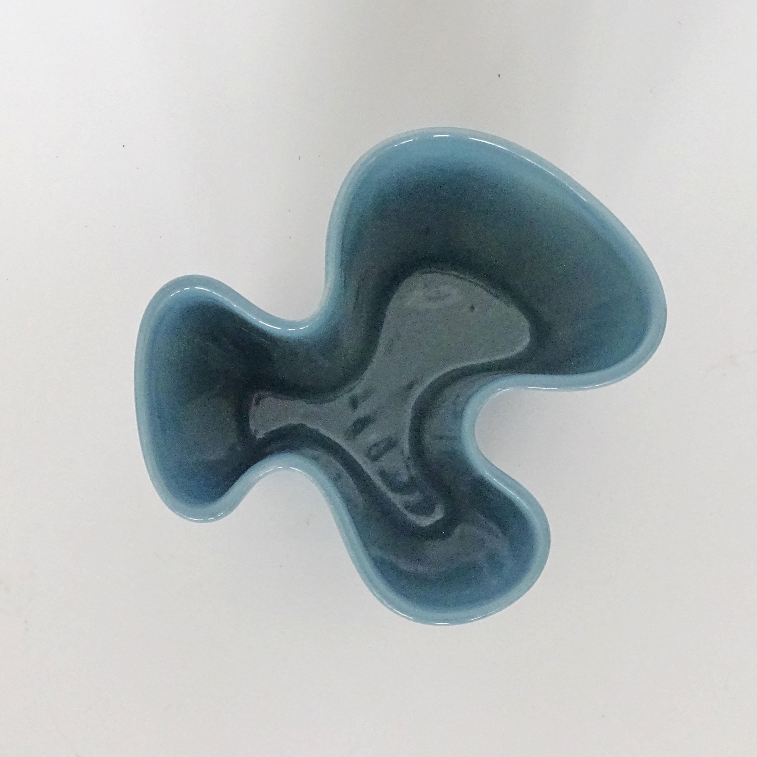 Jarrón italiano de cerámica azul petróleo biomórfico de los años 50 mediados del siglo XX en venta