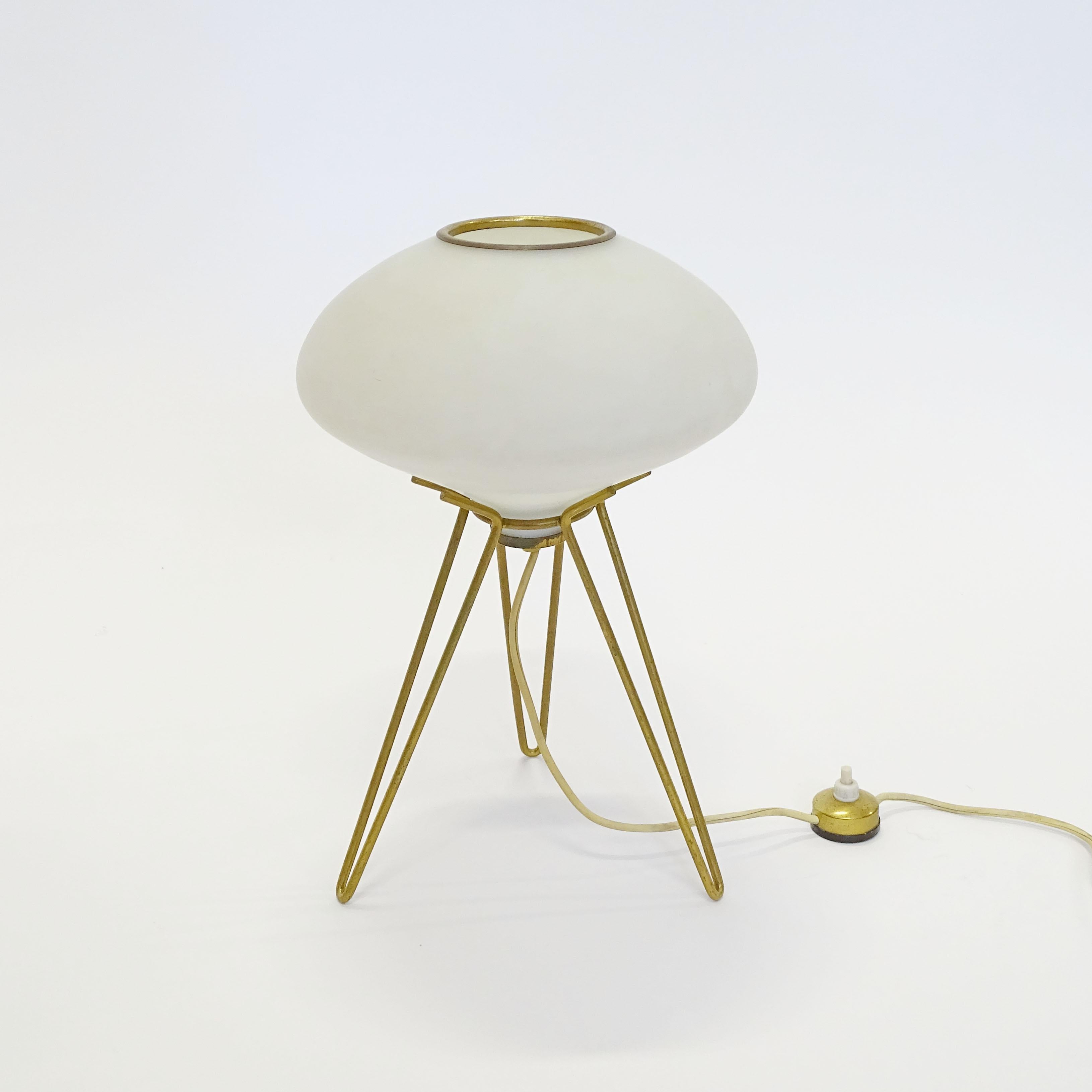 Italian 1950s Brass and Glass Table Lamp For Sale 1