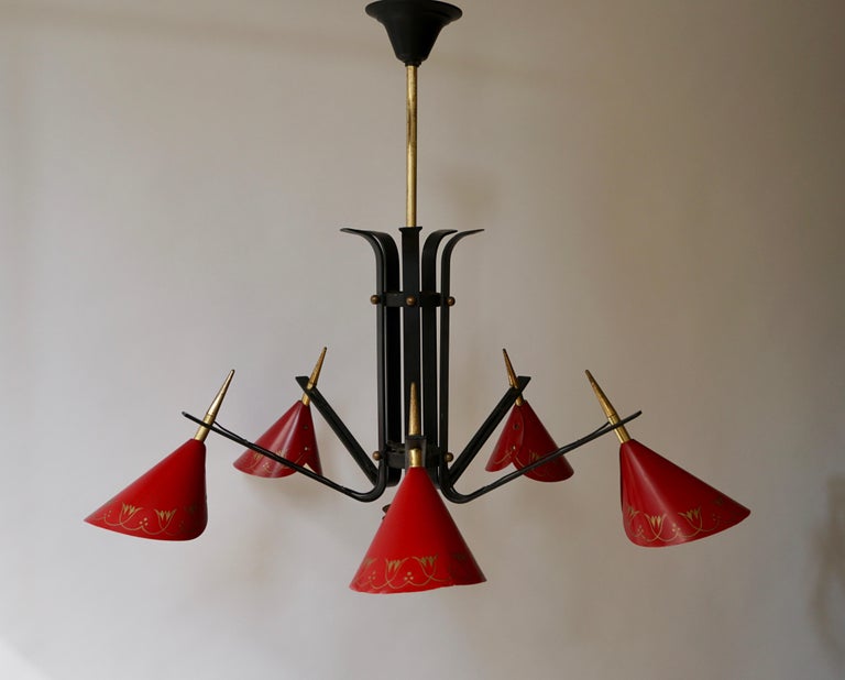 Italian 1950s Brass and Metal Chandelier For Sale 5