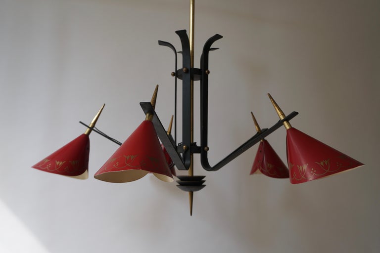 Italian 1950s Brass and Metal Chandelier For Sale 2