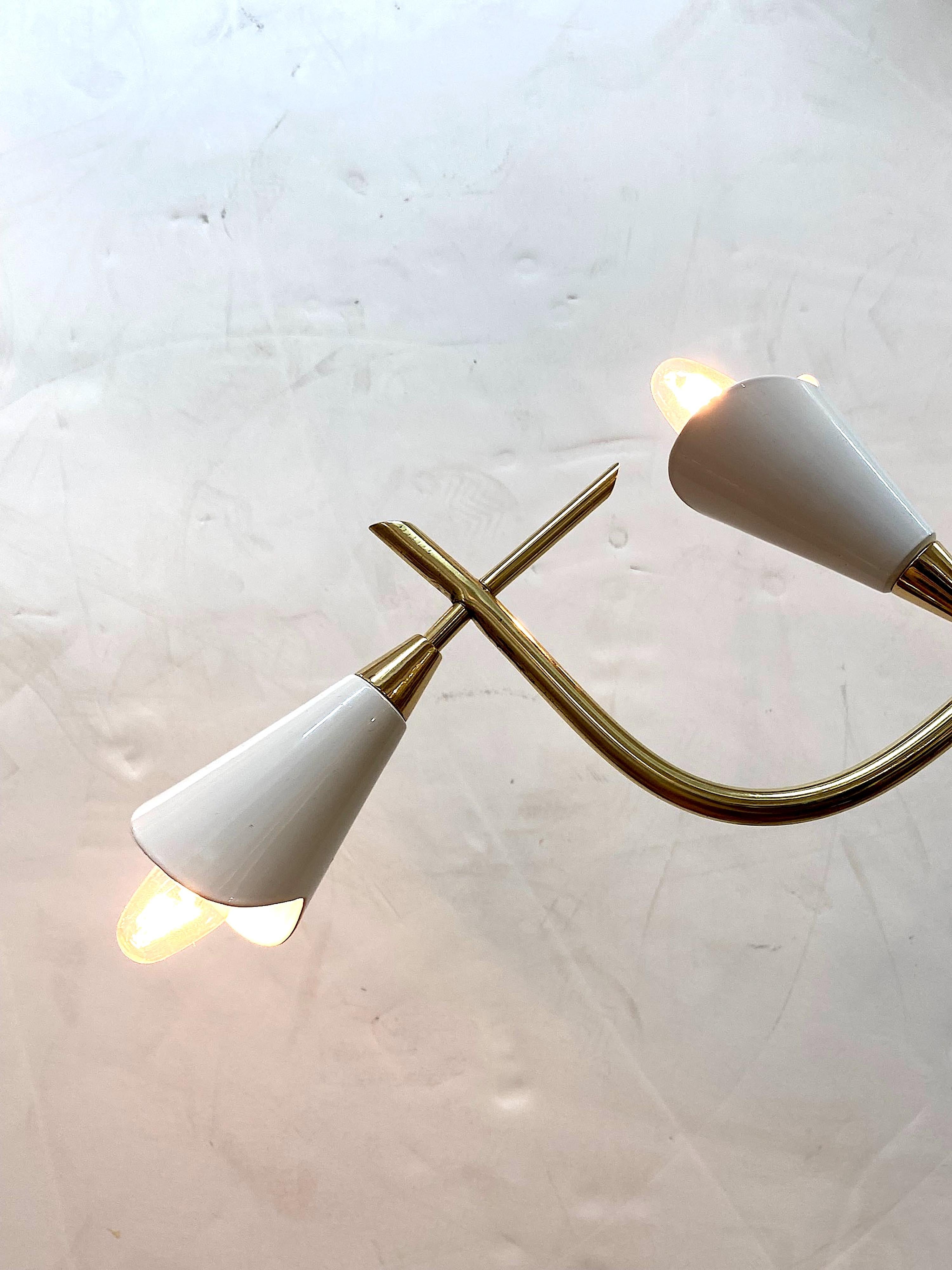 Italian 1950s Brass and White Enamel Pendant Light Chandelier For Sale 8