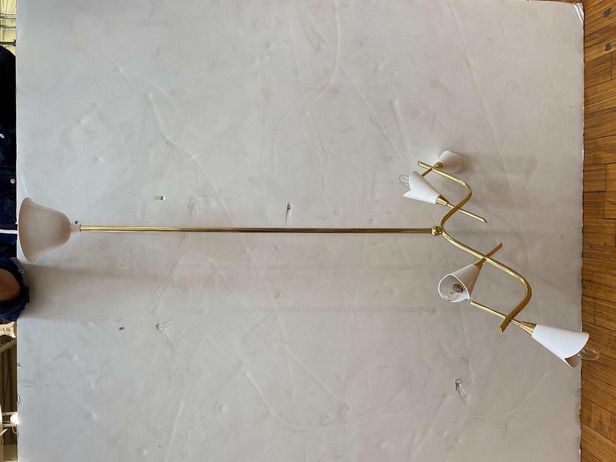 Italian 1950s Brass and White Enamel Pendant Light Chandelier For Sale 3