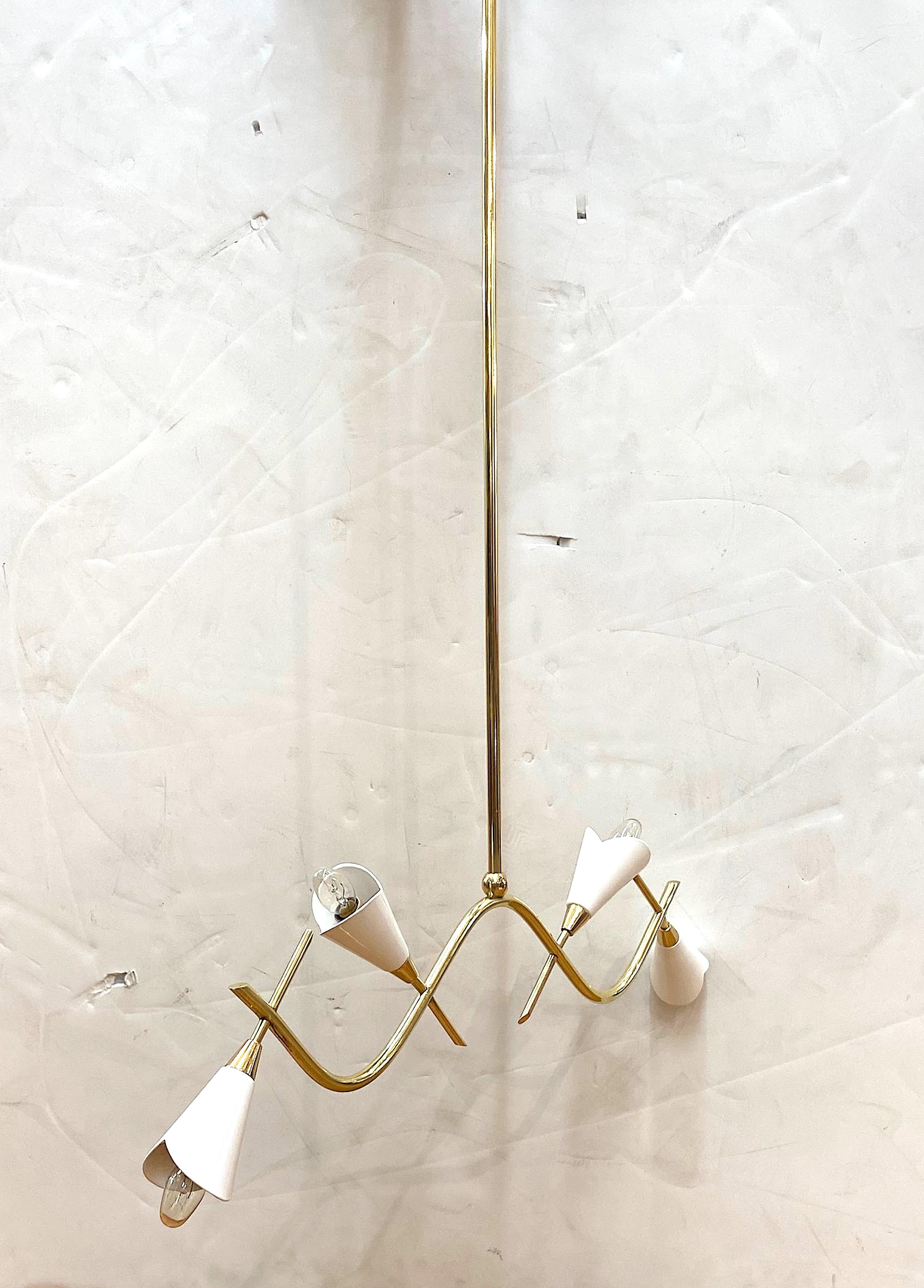 Italian 1950s Brass and White Enamel Pendant Light Chandelier For Sale 4