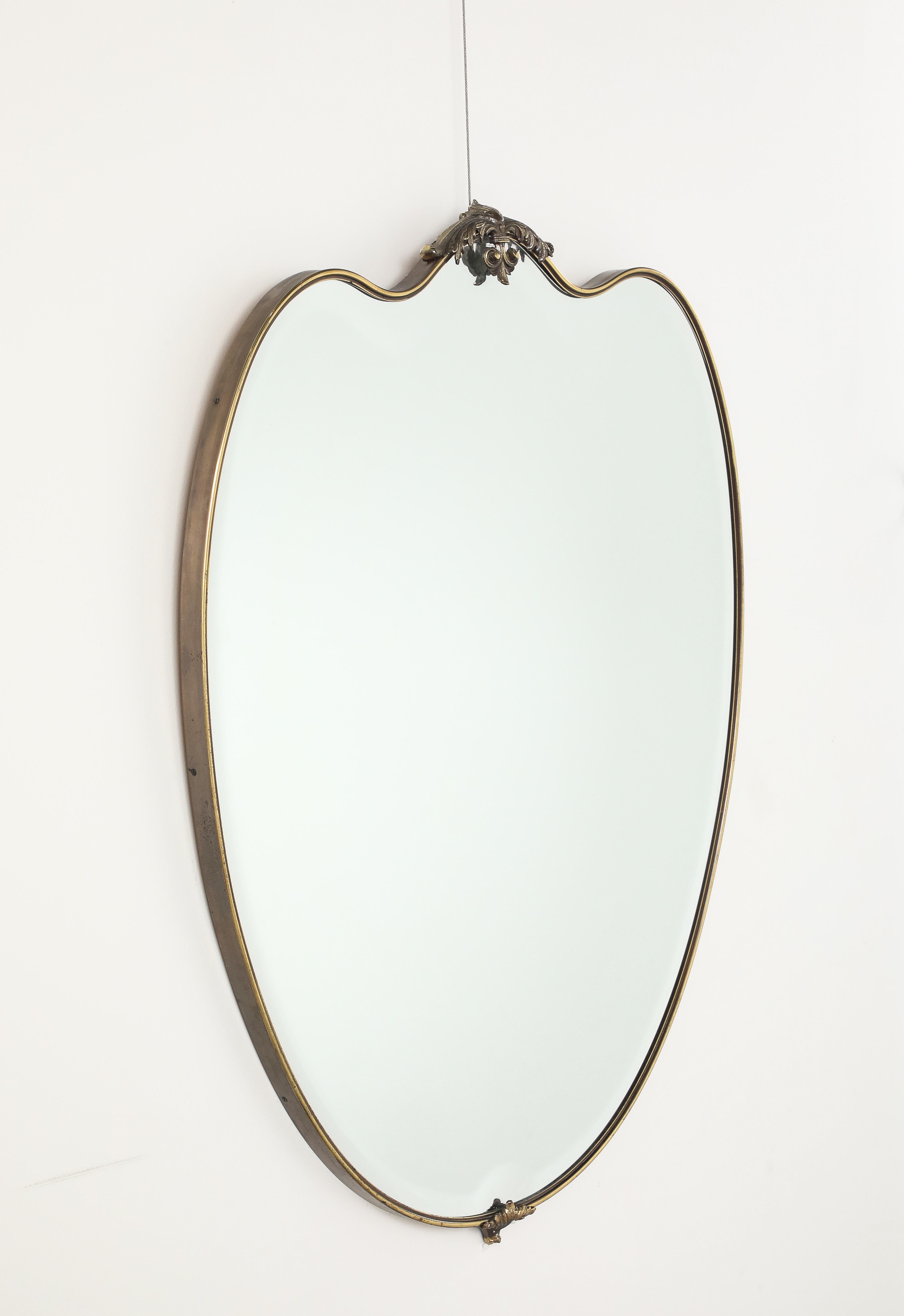 Espejo biselado italiano de latón de los años 50 Moderno de mediados de siglo en venta