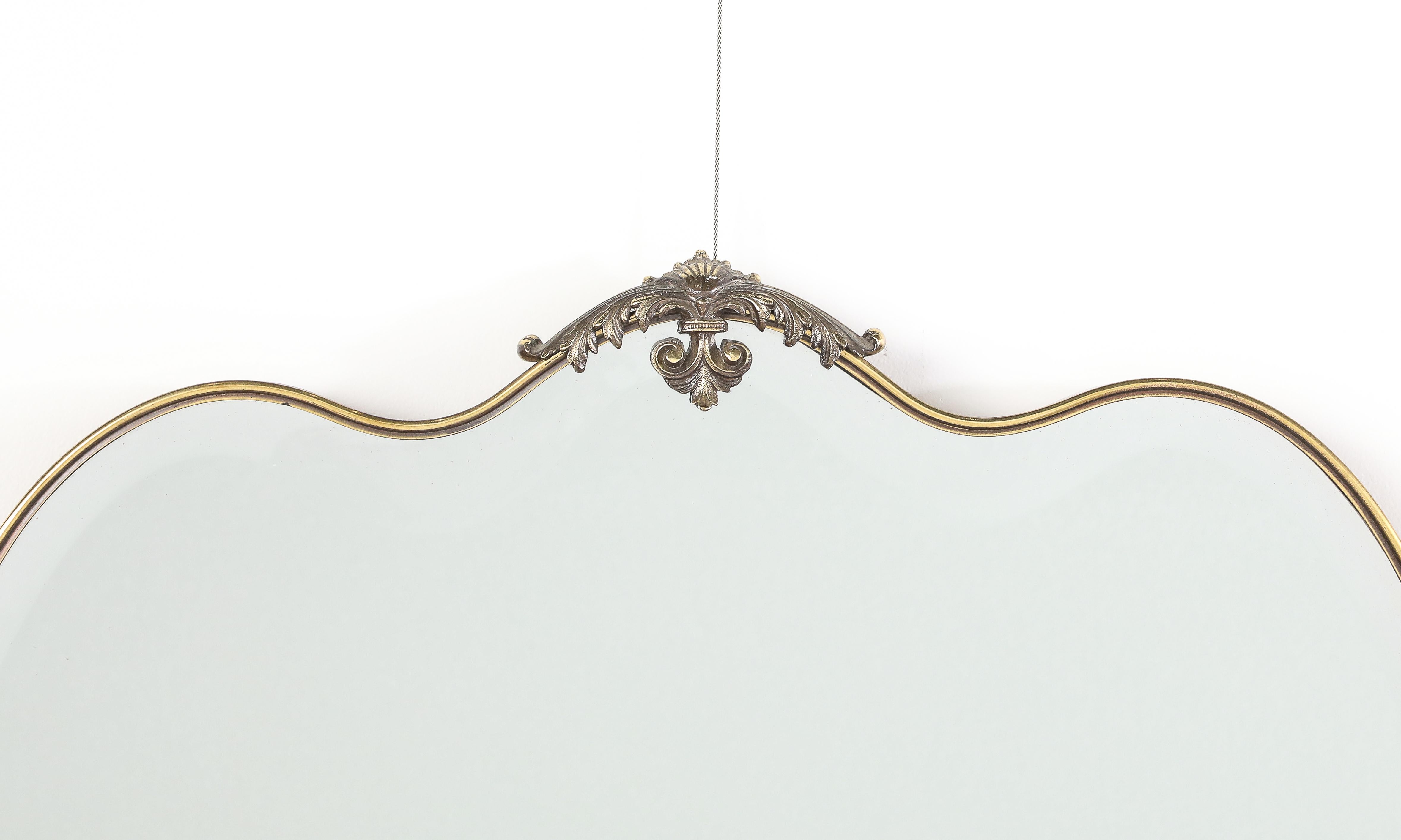 Espejo biselado italiano de latón de los años 50 Latón en venta