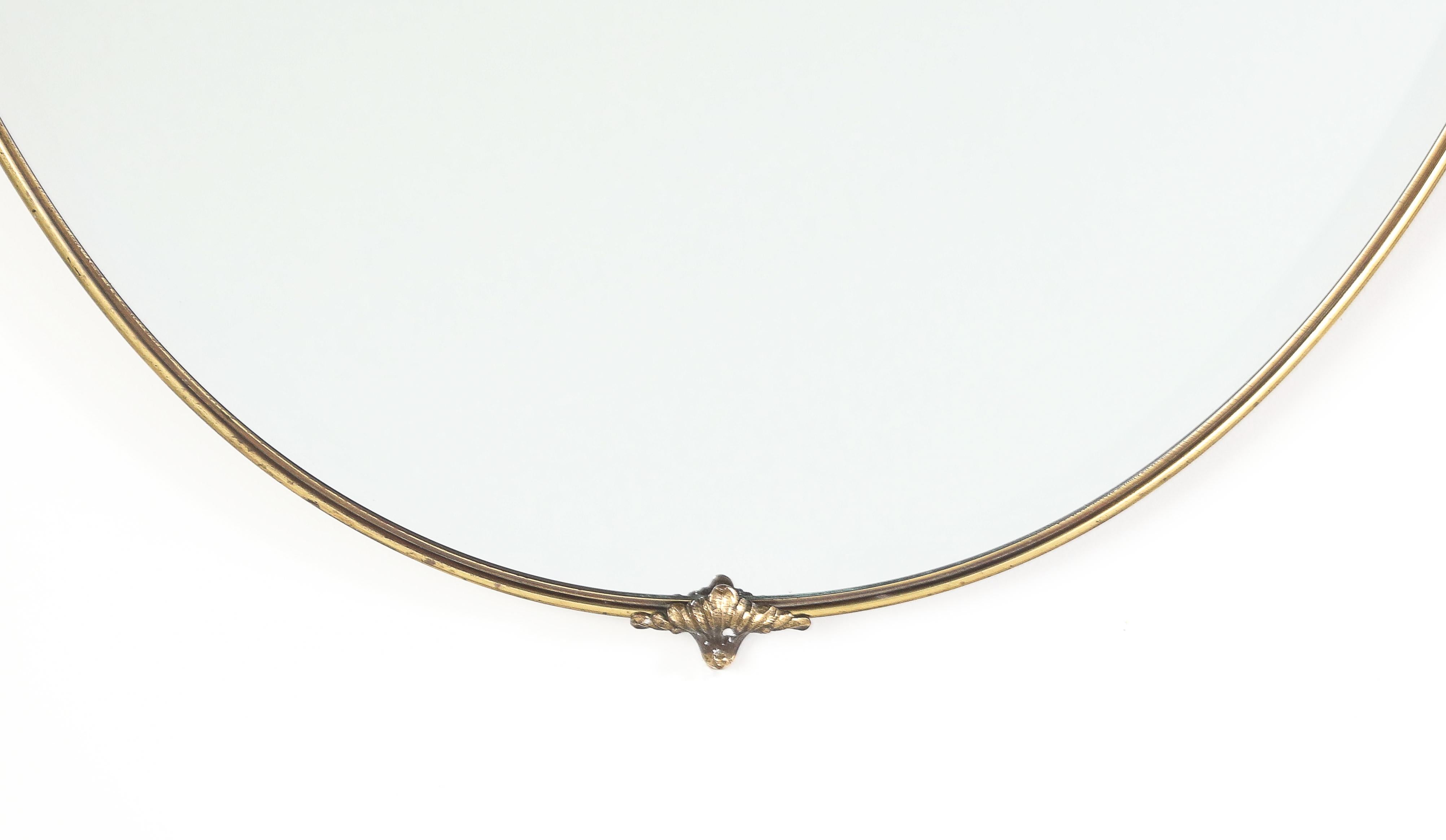 Espejo biselado italiano de latón de los años 50 en venta 1