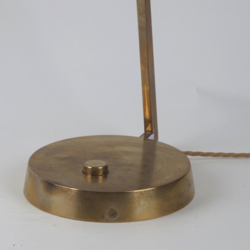 Mid-Century Modern Lampe de table ou de bureau italienne en laiton des années 1950 par Stilux en vente