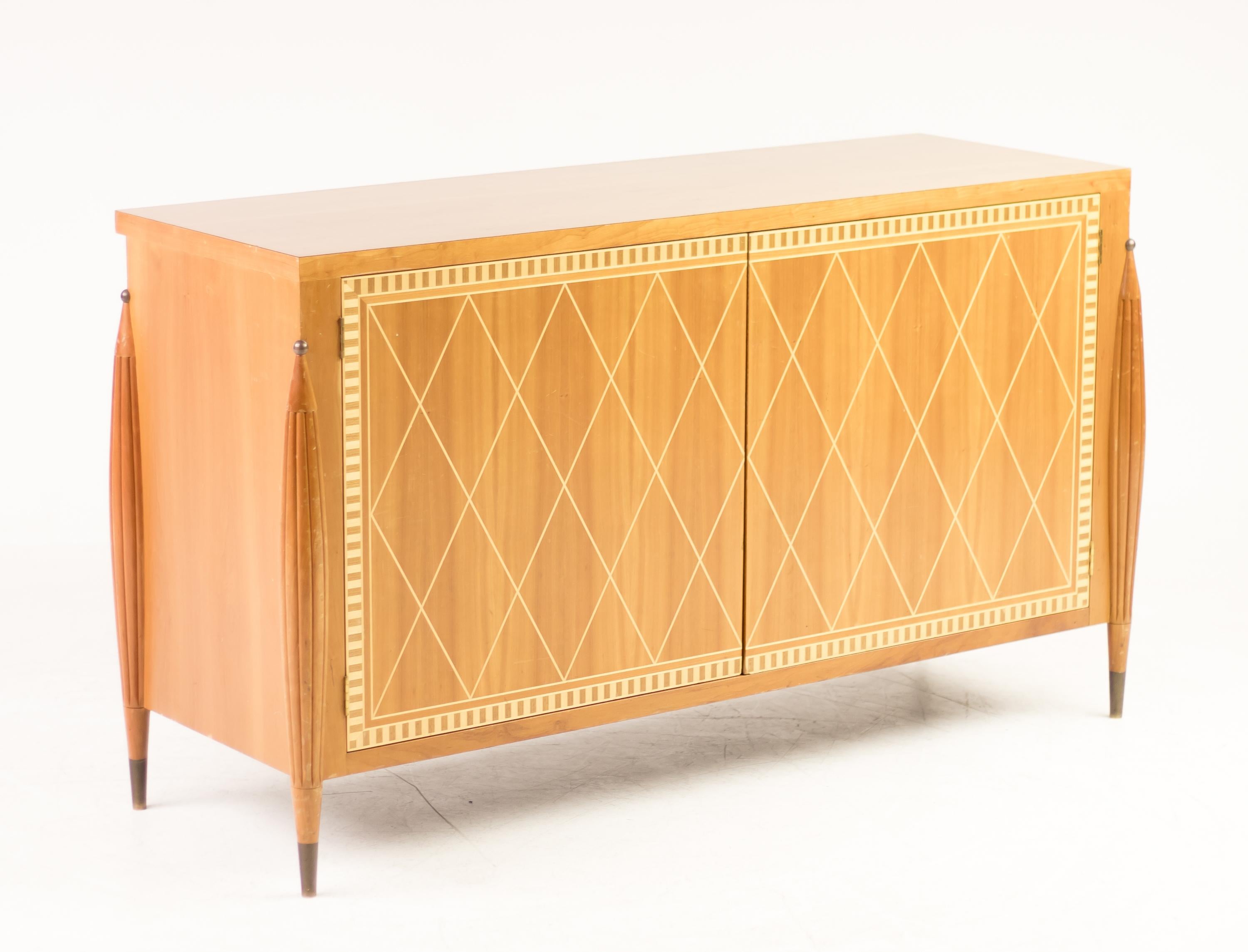 Italian Mid-Century Modern cabinet with beautiful modern marquetry in European walnut and sycamore.
Delicately sculpted legs with brass details. Exceptional piece.
The shelves are no longer present, but new shelves can be made upon
