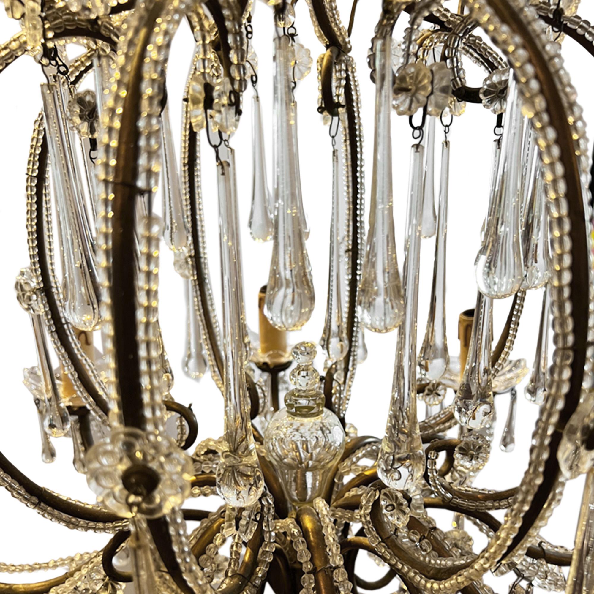 Italian 1950s Chandelier with Large Tear Drops In Good Condition For Sale In London, GB