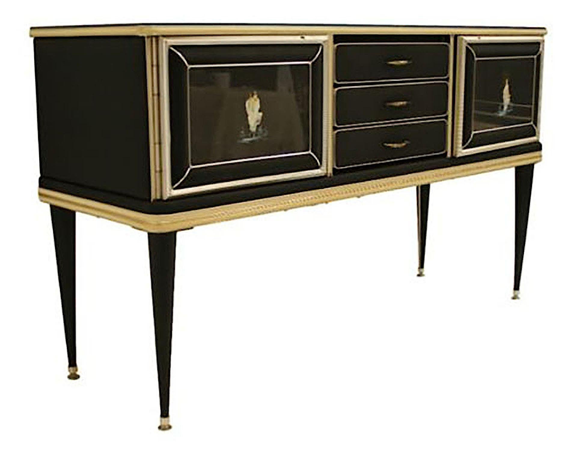 Cineserie Credenza decorata in stile cineserie della metà del secolo di Umberto Mascagni in vendita