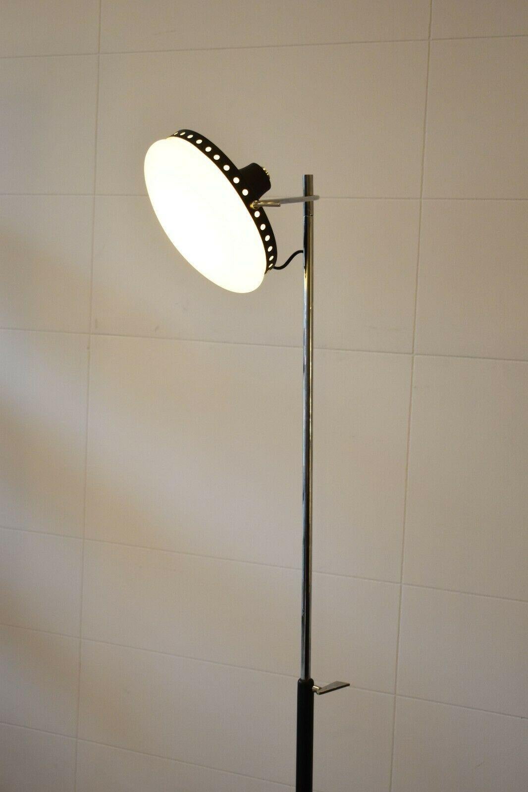 Italian 1950s Chrome Floor Lamp with Frosted Glass, Marble Base by Stillux In Good Condition For Sale In London, GB