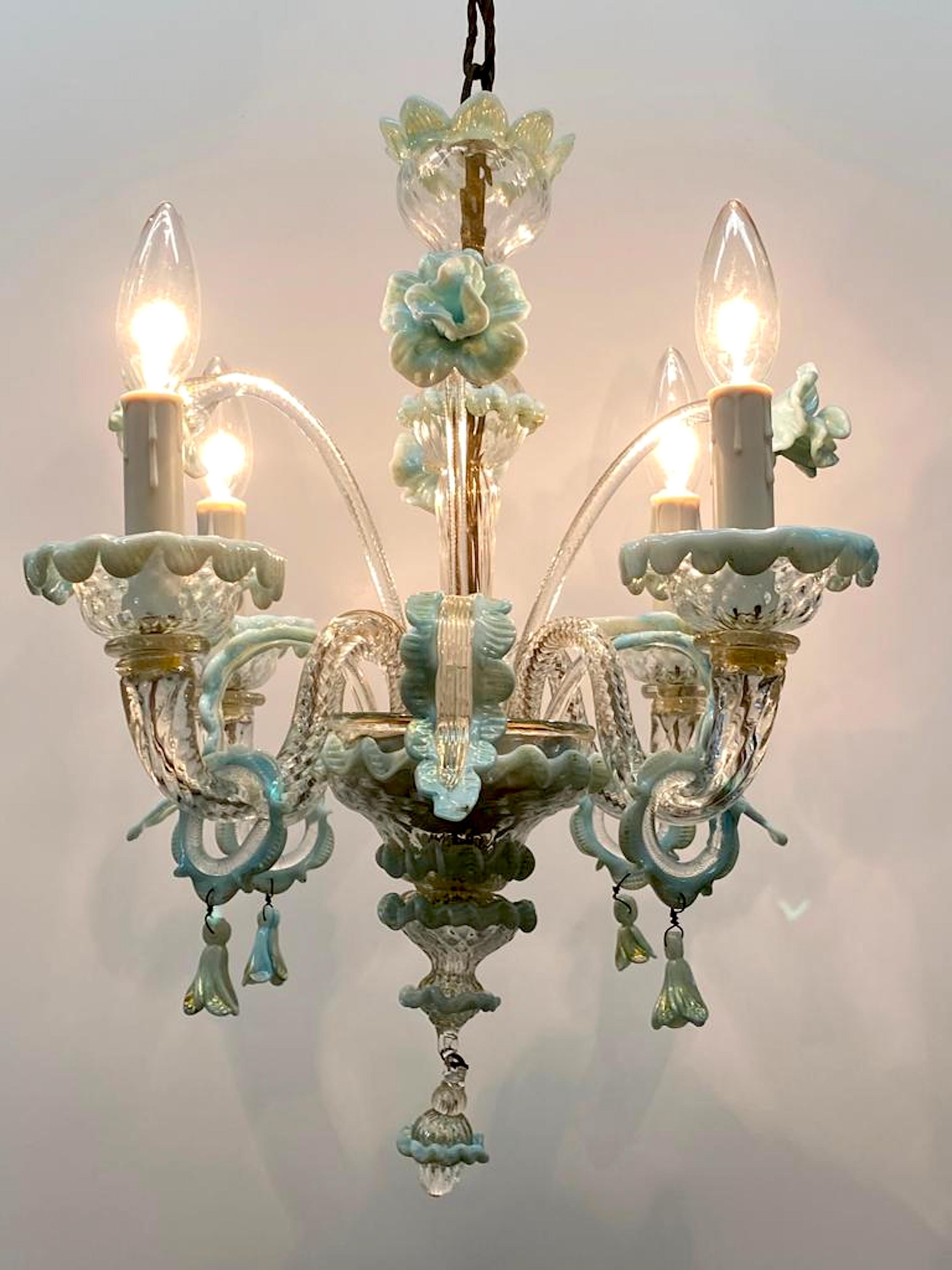 Italian 1950s Clear & Light Blue Venetian Glass Petit Chandelier In Good Condition In New York, NY