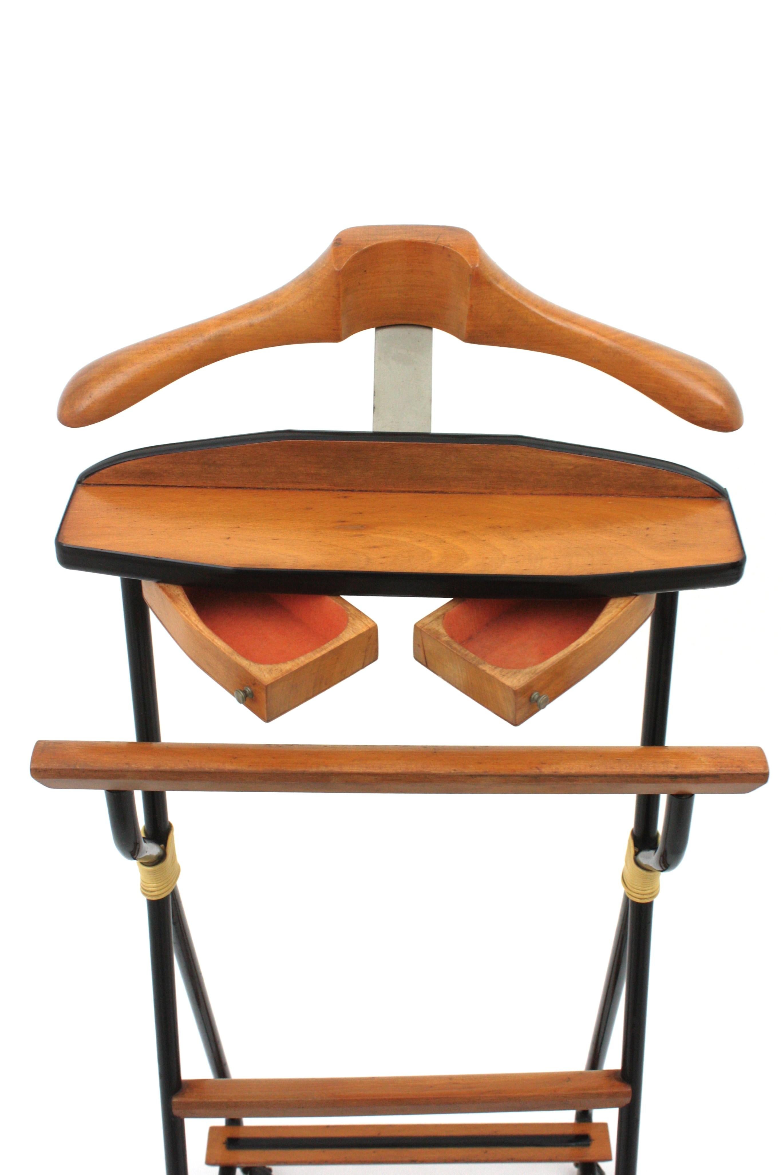 Mid-Century Modern Italian 1950s Clothes Valet Stand in Black Metal and Wood For Sale