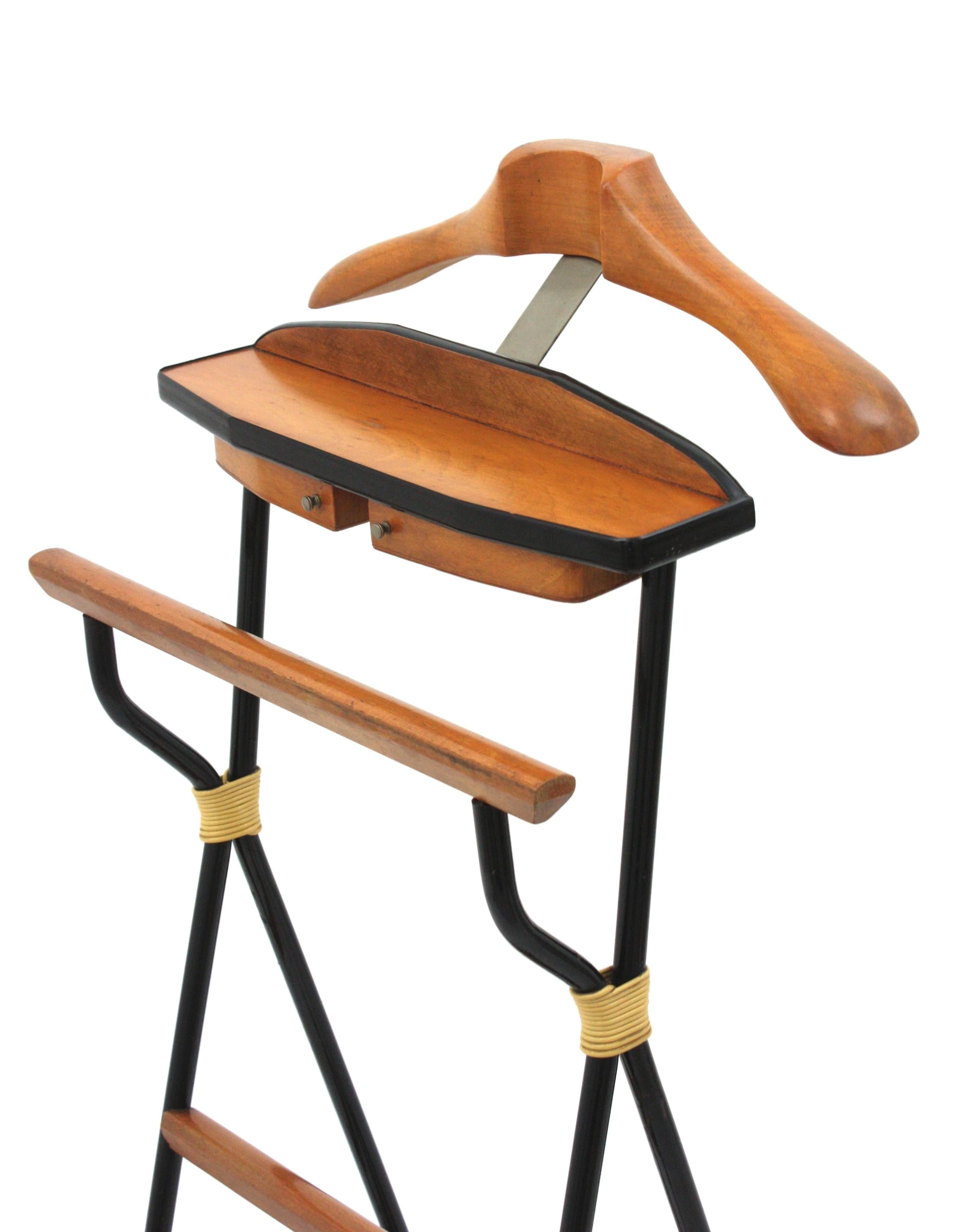 Italian 1950s Clothes Valet Stand in Black Metal and Wood For Sale 2