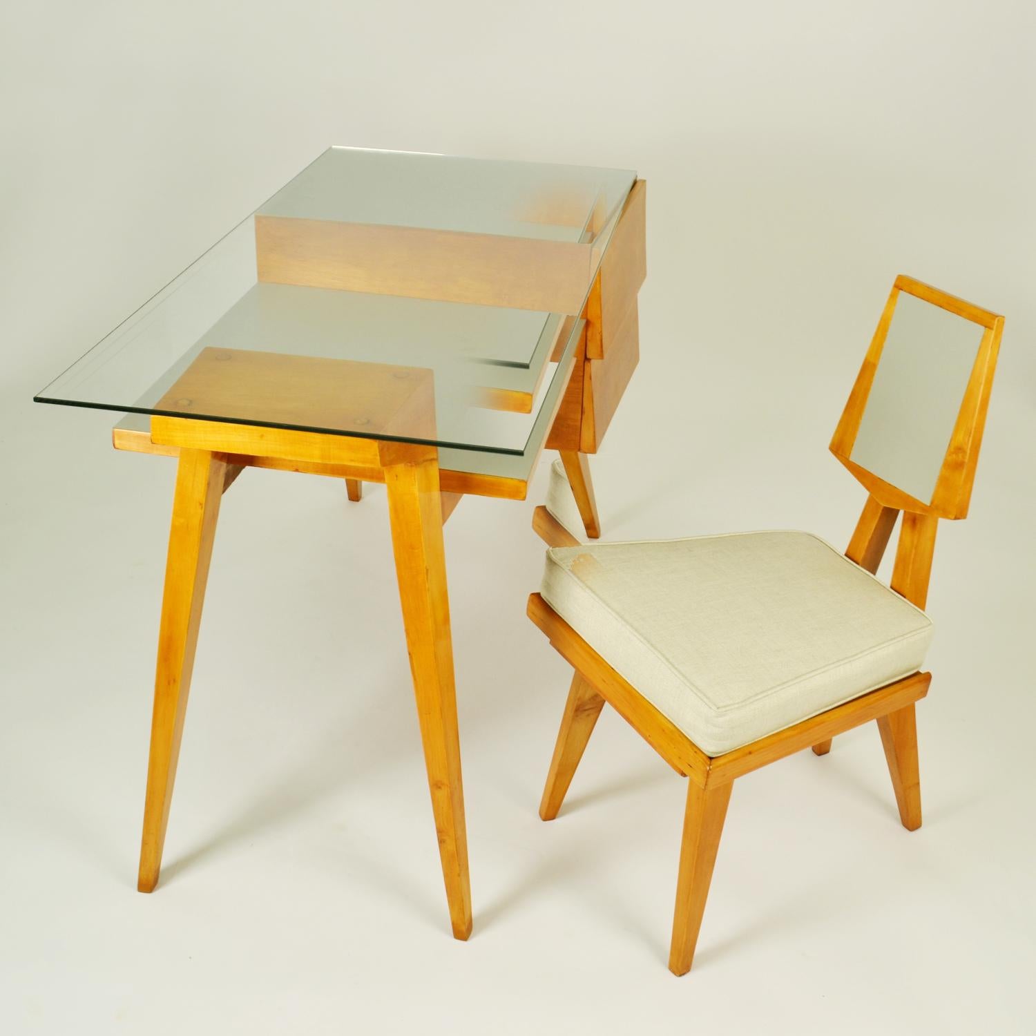 Italienischer Schreibtisch und Stuhl aus den 1950er Jahren in der Art von Gio Ponti (Mitte des 20. Jahrhunderts) im Angebot