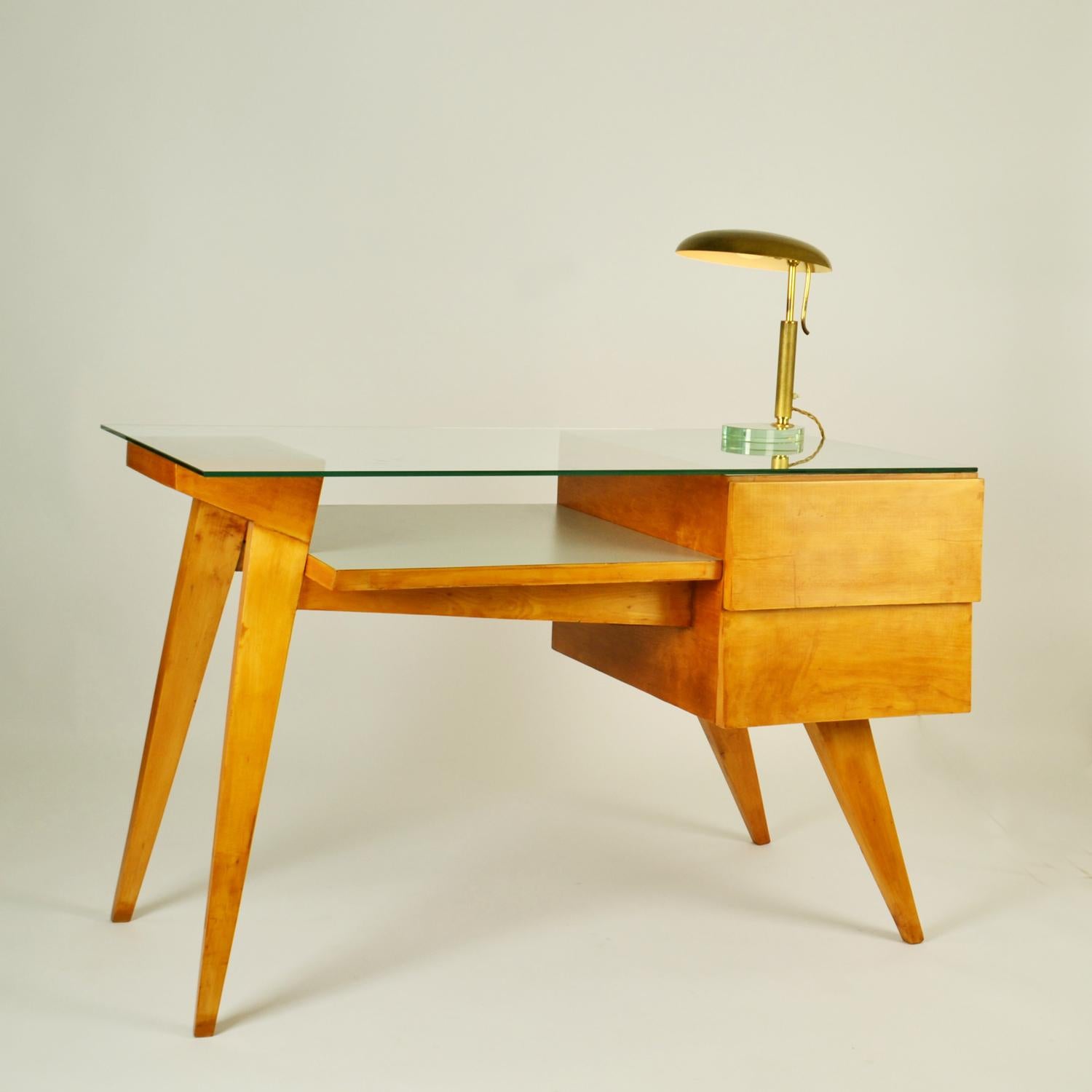 Italienischer Schreibtisch und Stuhl aus den 1950er Jahren in der Art von Gio Ponti im Angebot 2
