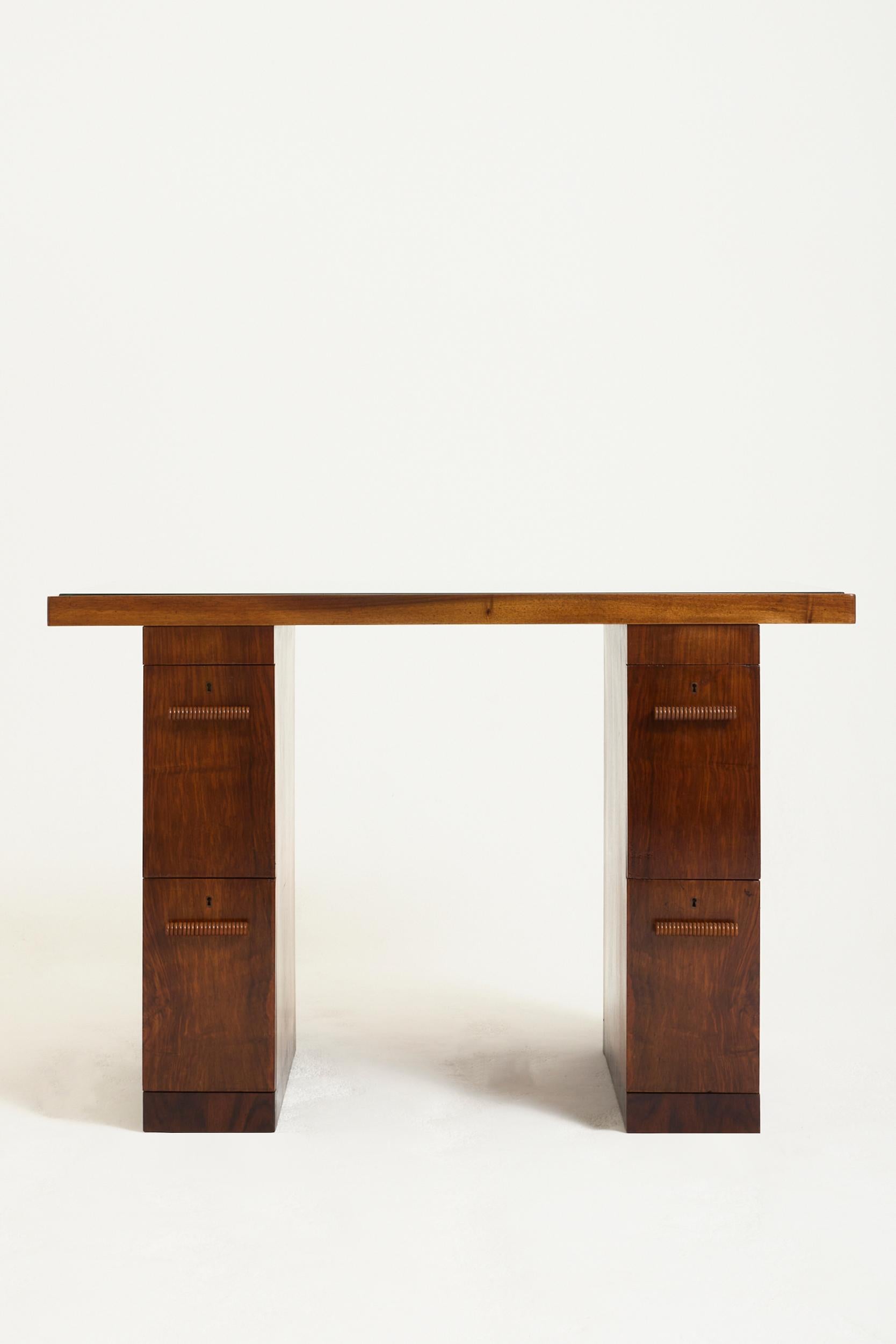 Italienischer Schreibtisch aus den 1950er Jahren (Moderne der Mitte des Jahrhunderts) im Angebot