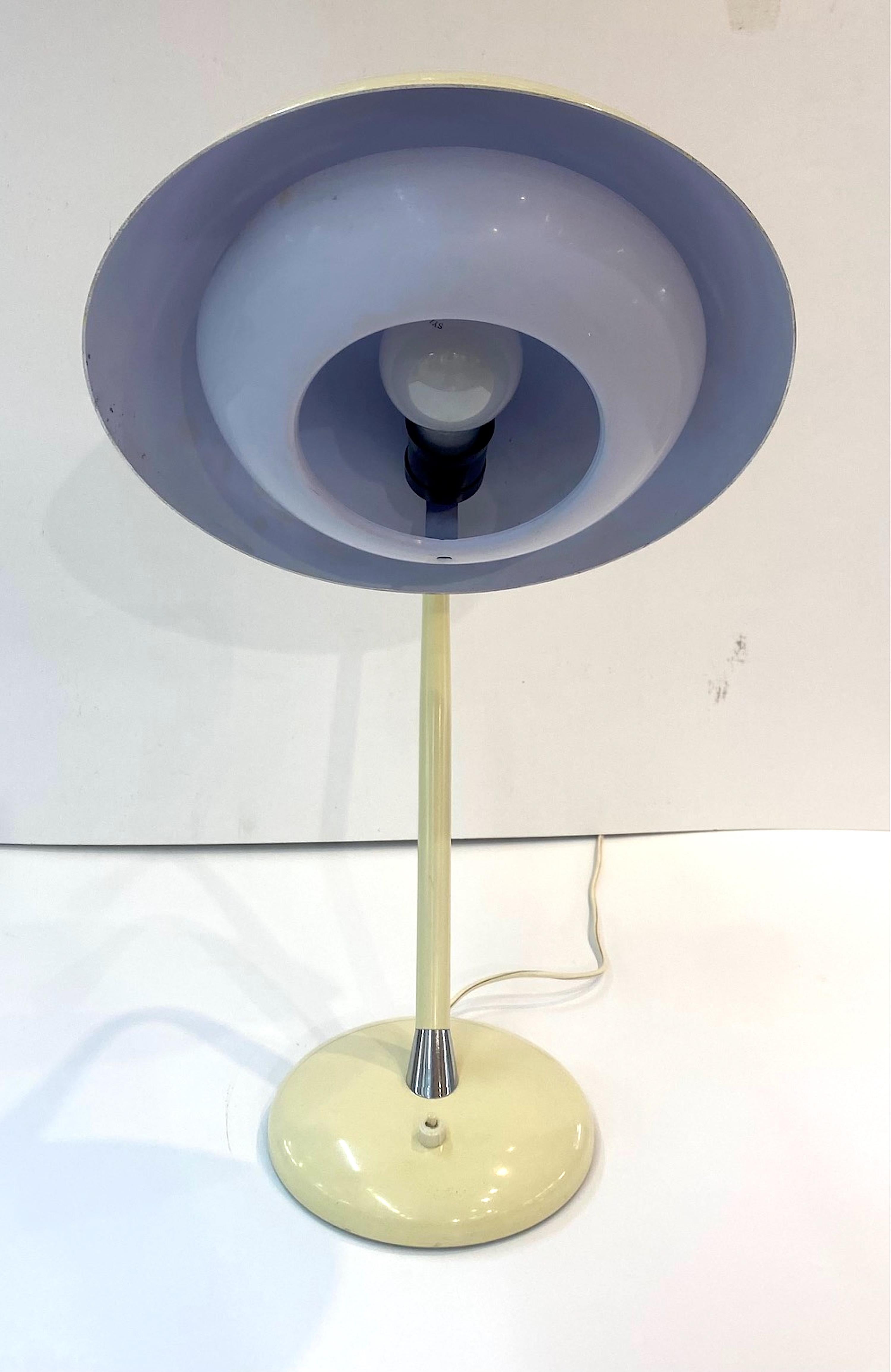 Lampe de bureau émaillée italienne des années 1950 en vente 5