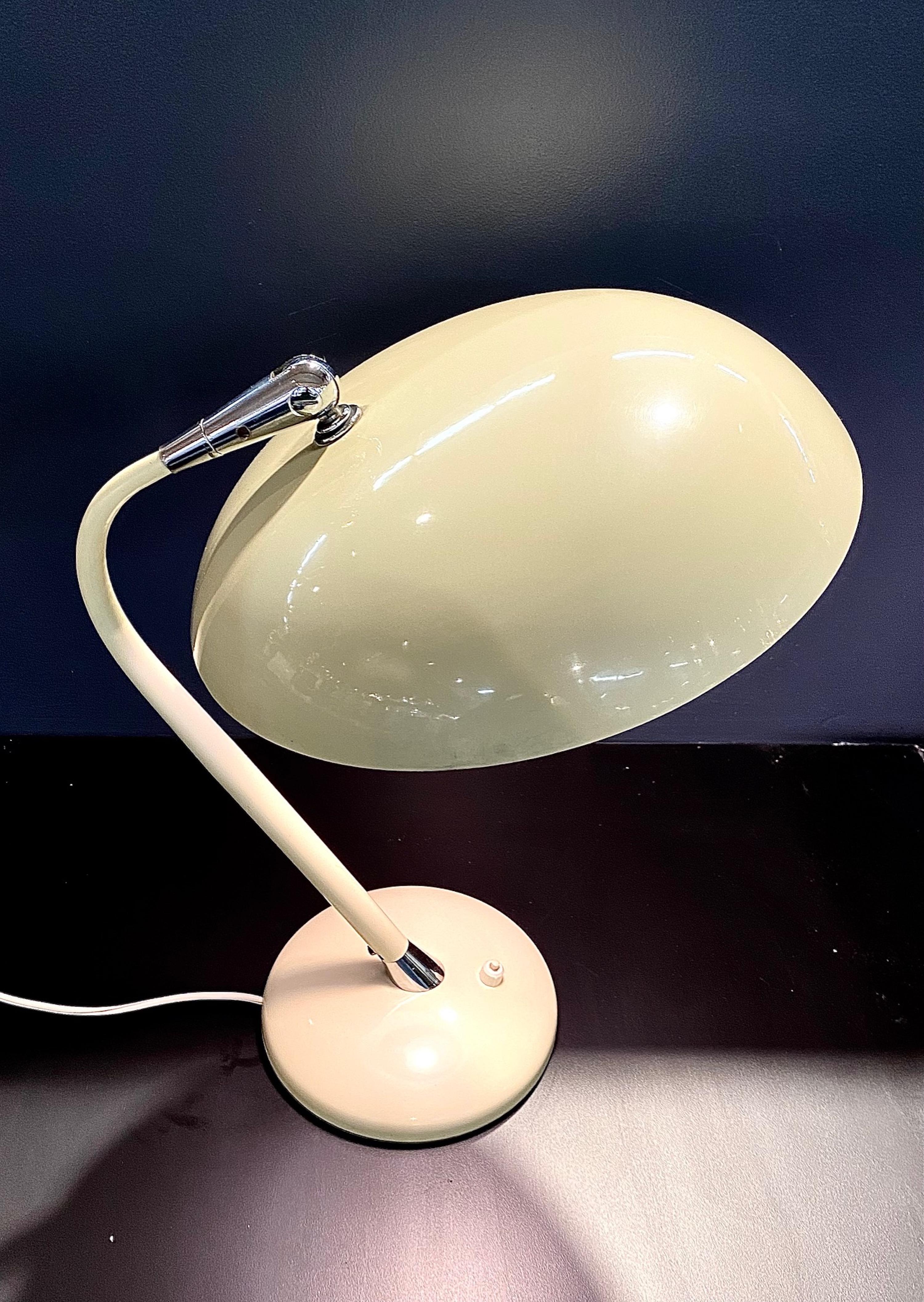 Lampe de bureau émaillée italienne des années 1950 en vente 7