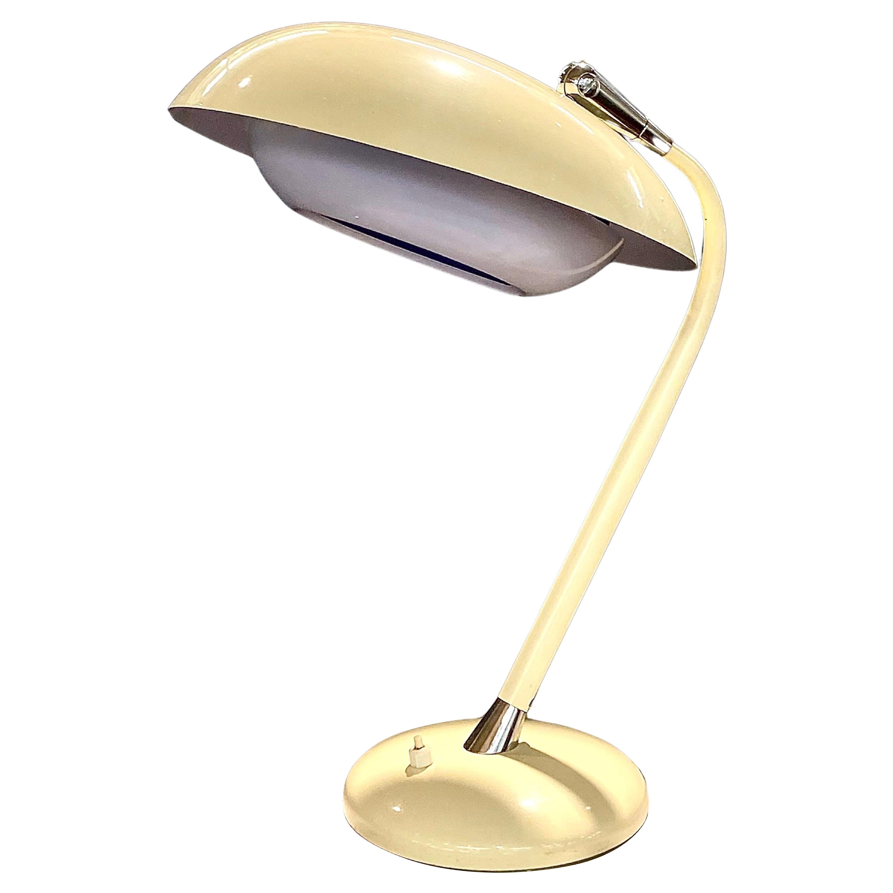 Lampe de bureau émaillée italienne des années 1950 en vente