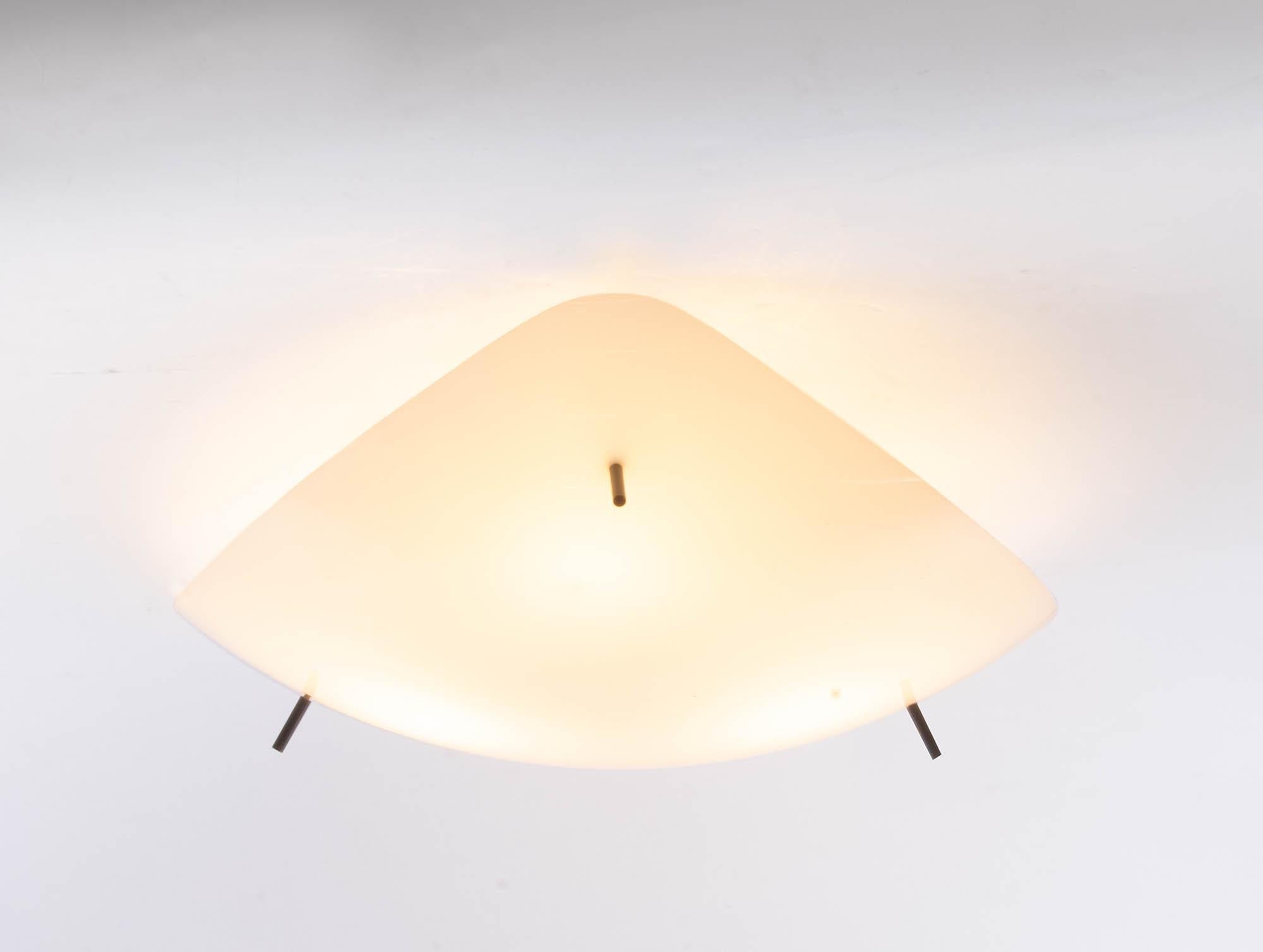 Mid century flush mount designed by Gino Sarfatti attr. for Arteluce. The ceiling fixture is made of a white plastic overlay with black metal rods and frame. The lamp emits a lot of indirect light downwards. Made in Italy, the 1950s. 

Measures: