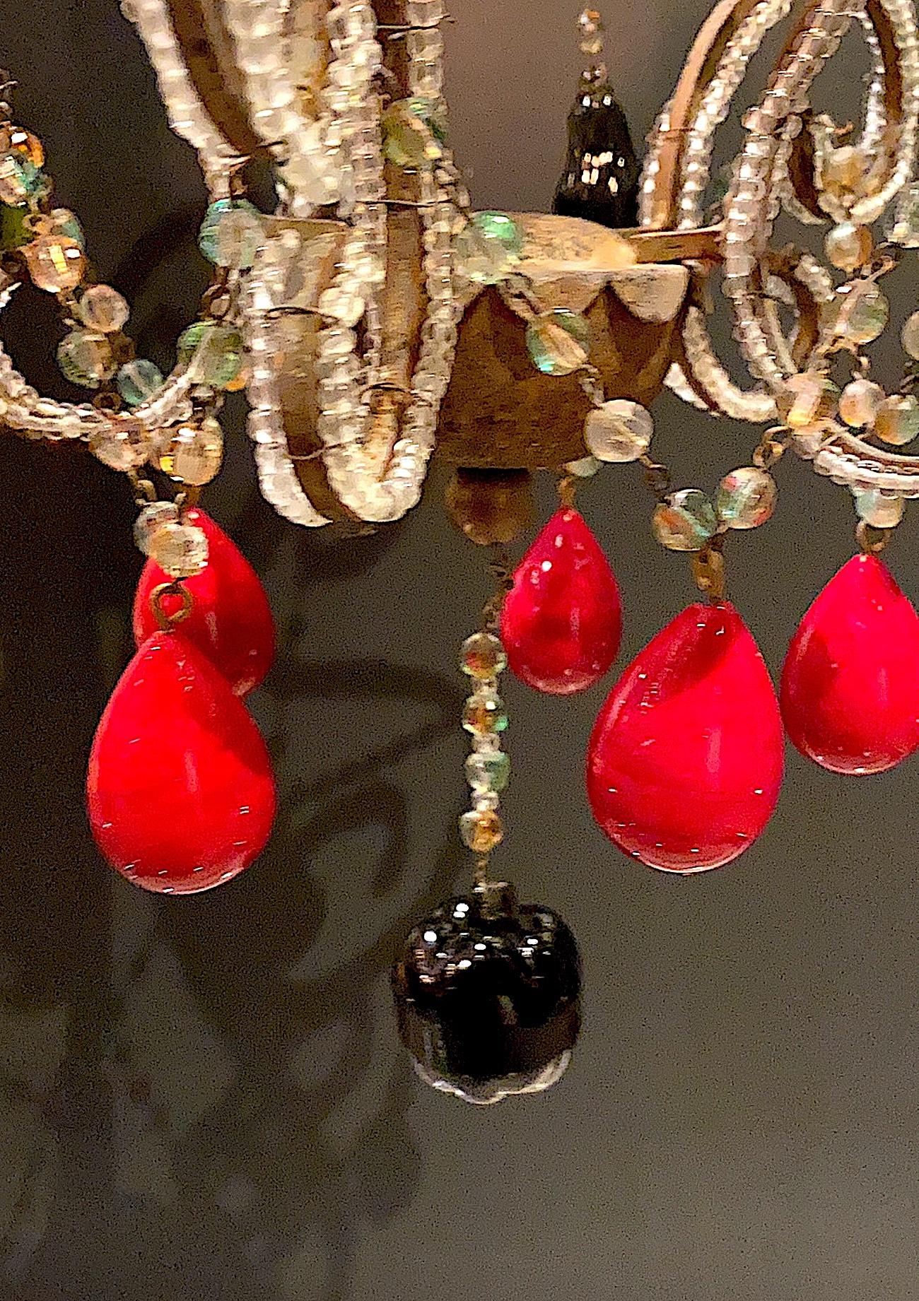 Lampe à suspension italienne Hollywood Regency des années 1950 avec fruits et perles vénitiens Bon état - En vente à New York, NY