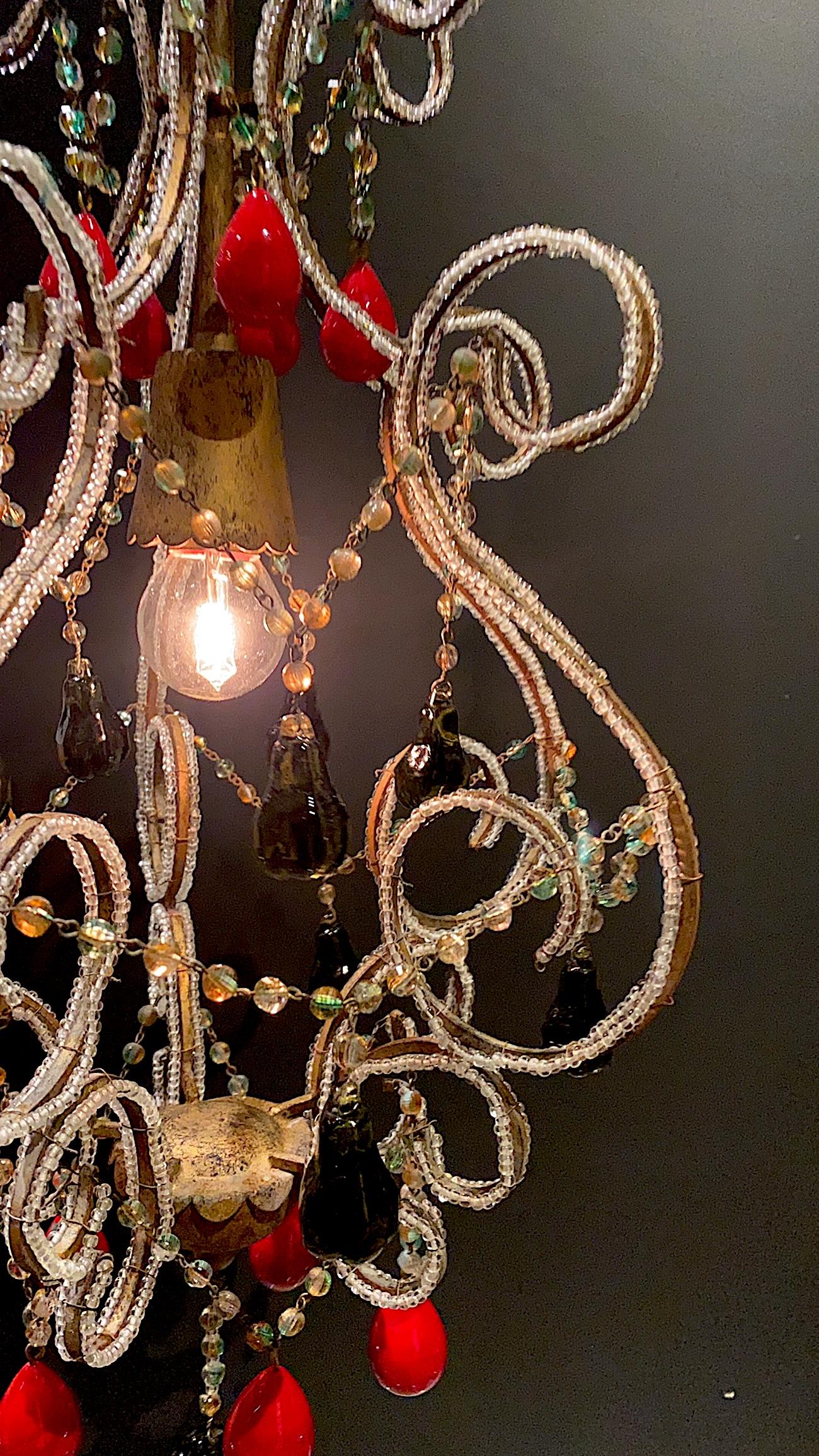 Milieu du XXe siècle Lampe à suspension italienne Hollywood Regency des années 1950 avec fruits et perles vénitiens en vente