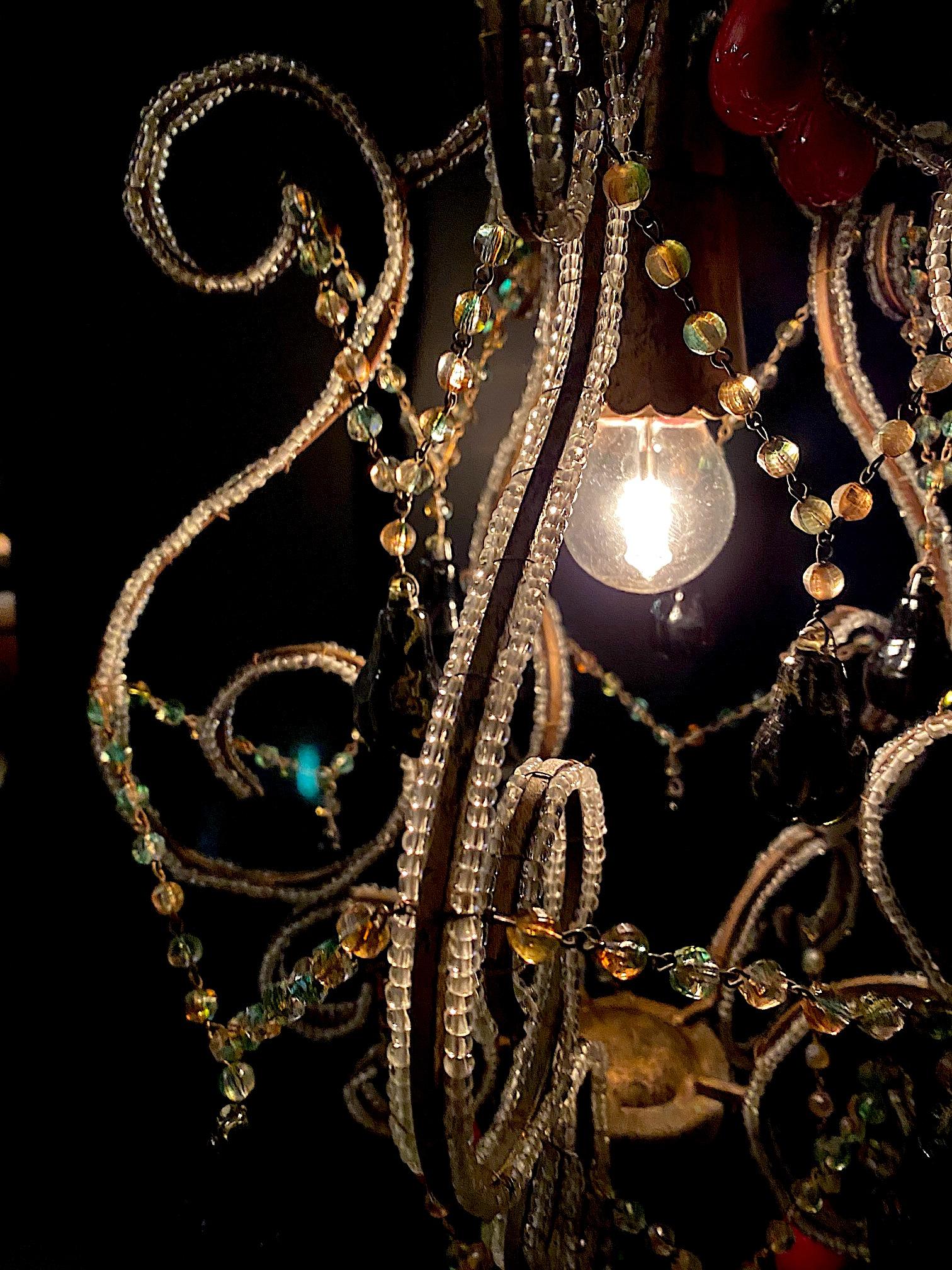 Lampe à suspension italienne Hollywood Regency des années 1950 avec fruits et perles vénitiens en vente 4