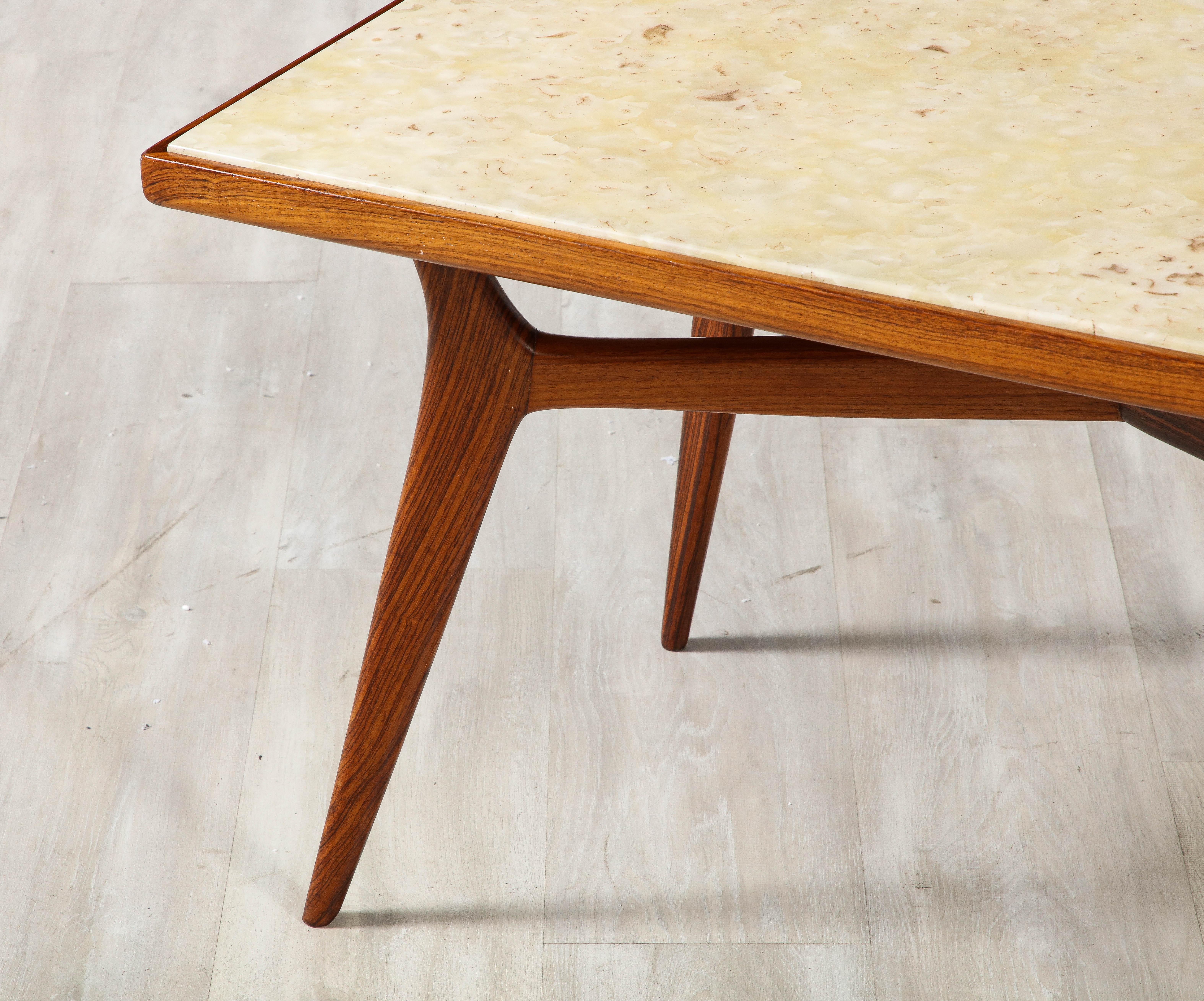 Italien 1950's Ico Parisi Att. Table basse avec plateau en onyx Bon état - En vente à New York, NY