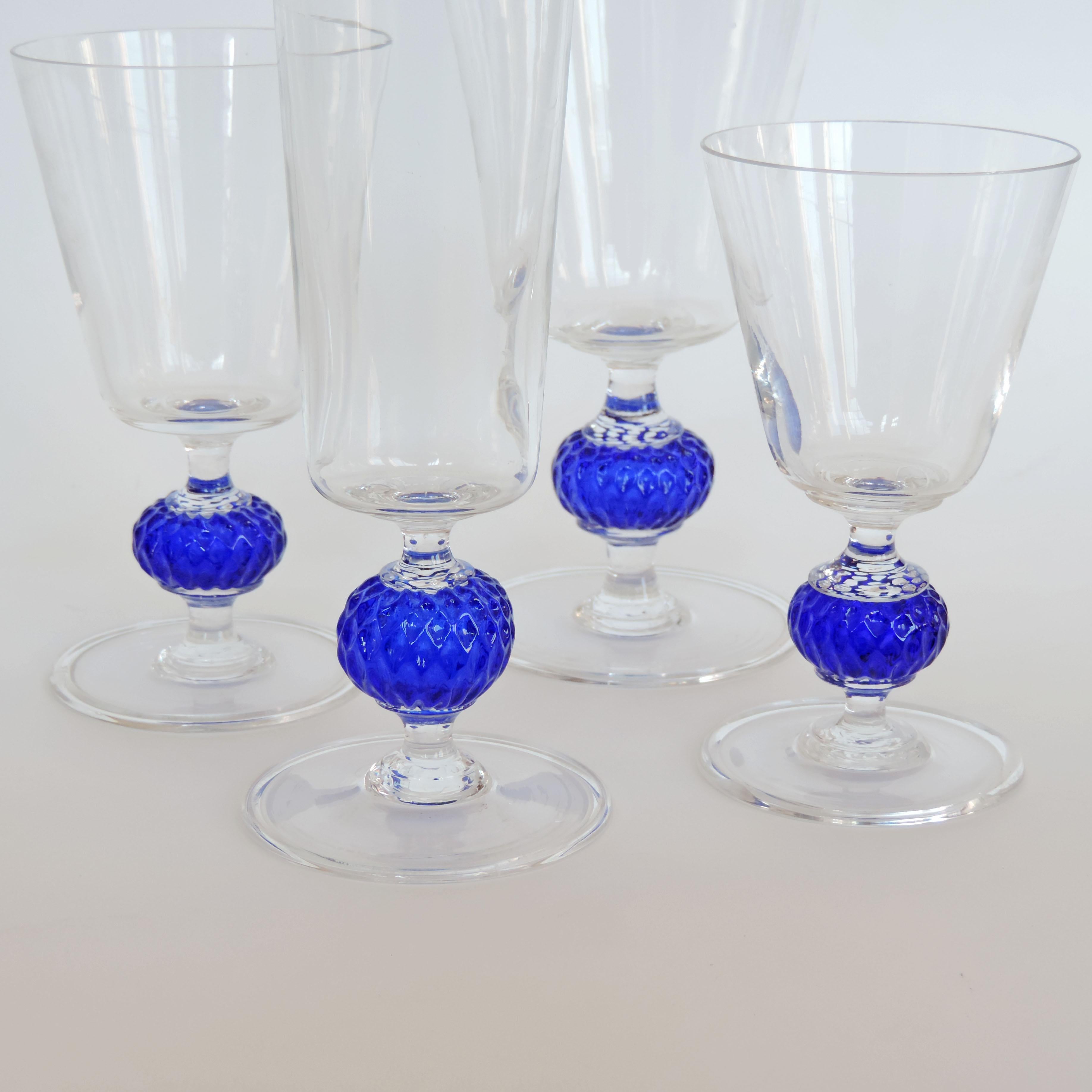 Ensemble de 40 verres à boire en verre de Murano soufflé à la main des années 1950 en Italie Excellent état - En vente à Milan, IT