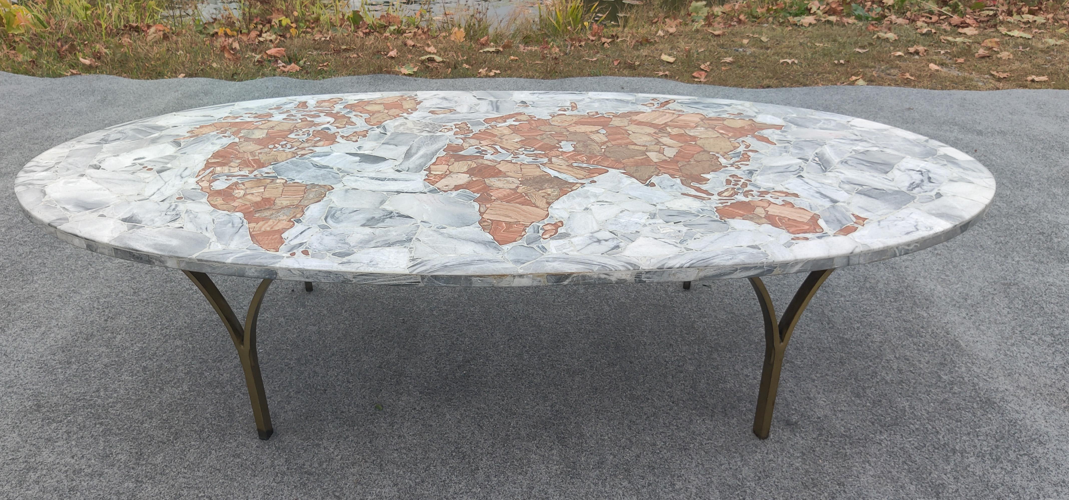Italiano Tavolino da caffè con mappamondo globale in onice e marmo degli anni '50 italiano Mid-Century Modern in vendita