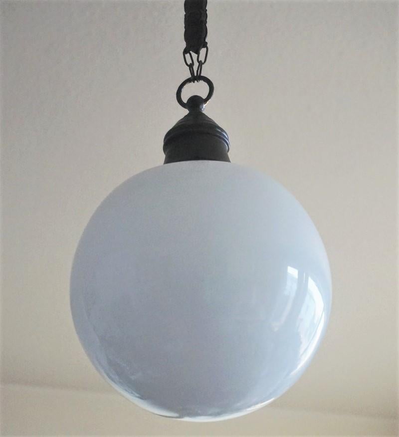 Italian 1950s Opaline Glass and Burnished Brass Pendant (Poliert)