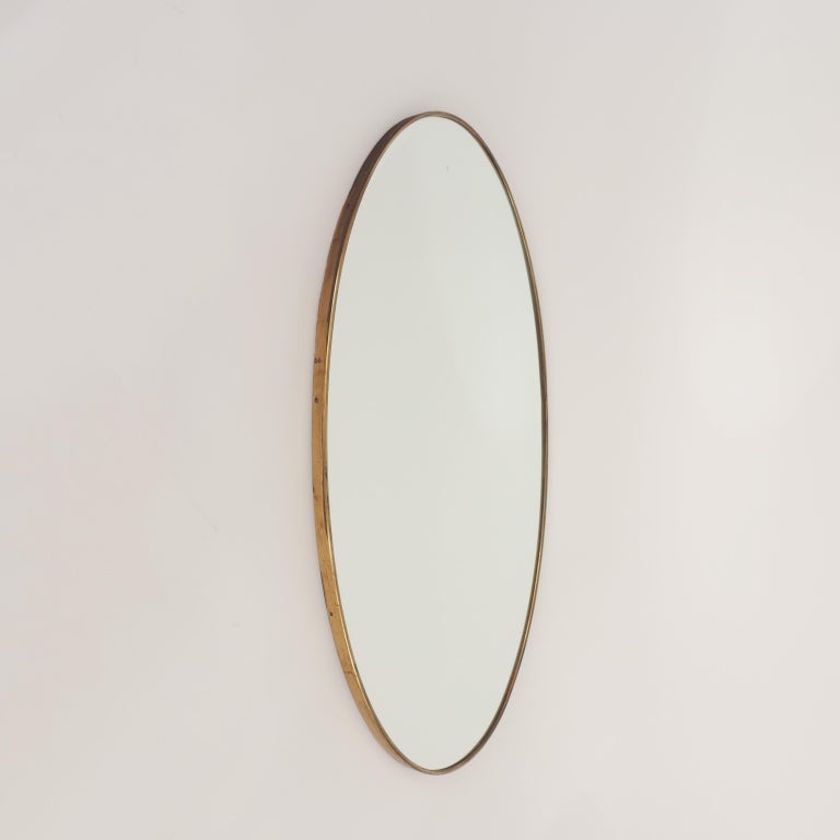 Italian 1950s Oval Brass Framed Glass Mirror In Good Condition For Sale In Milan, IT