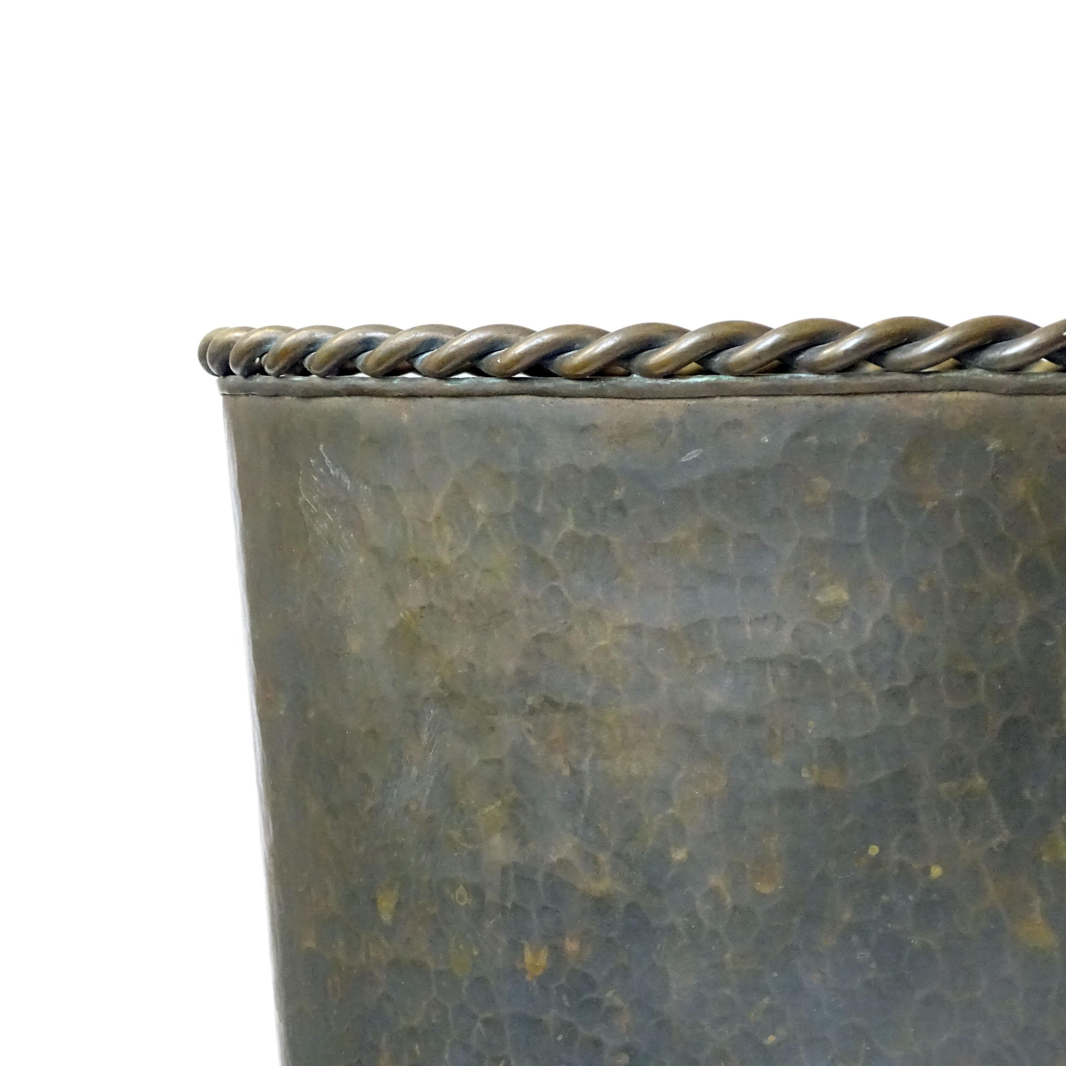 Italian 1950s Oval Hammered Brass and Rope Twist Edge Umbrella Stand For Sale 1