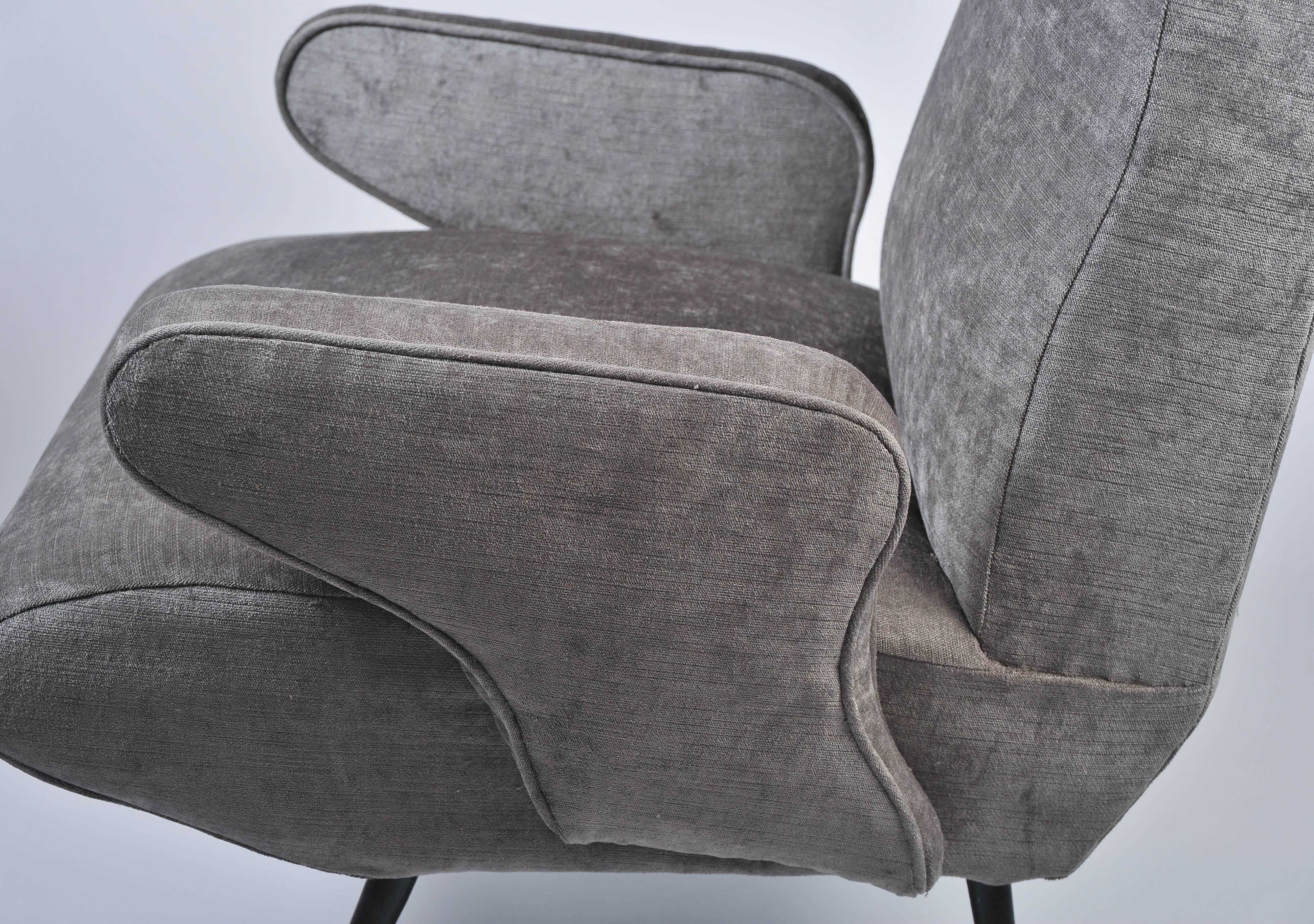 Mid-Century Modern Italian 1950s Pair of Nino Zoncada Armchairs in Grey, Fabric In Excellent Condition For Sale In London, GB