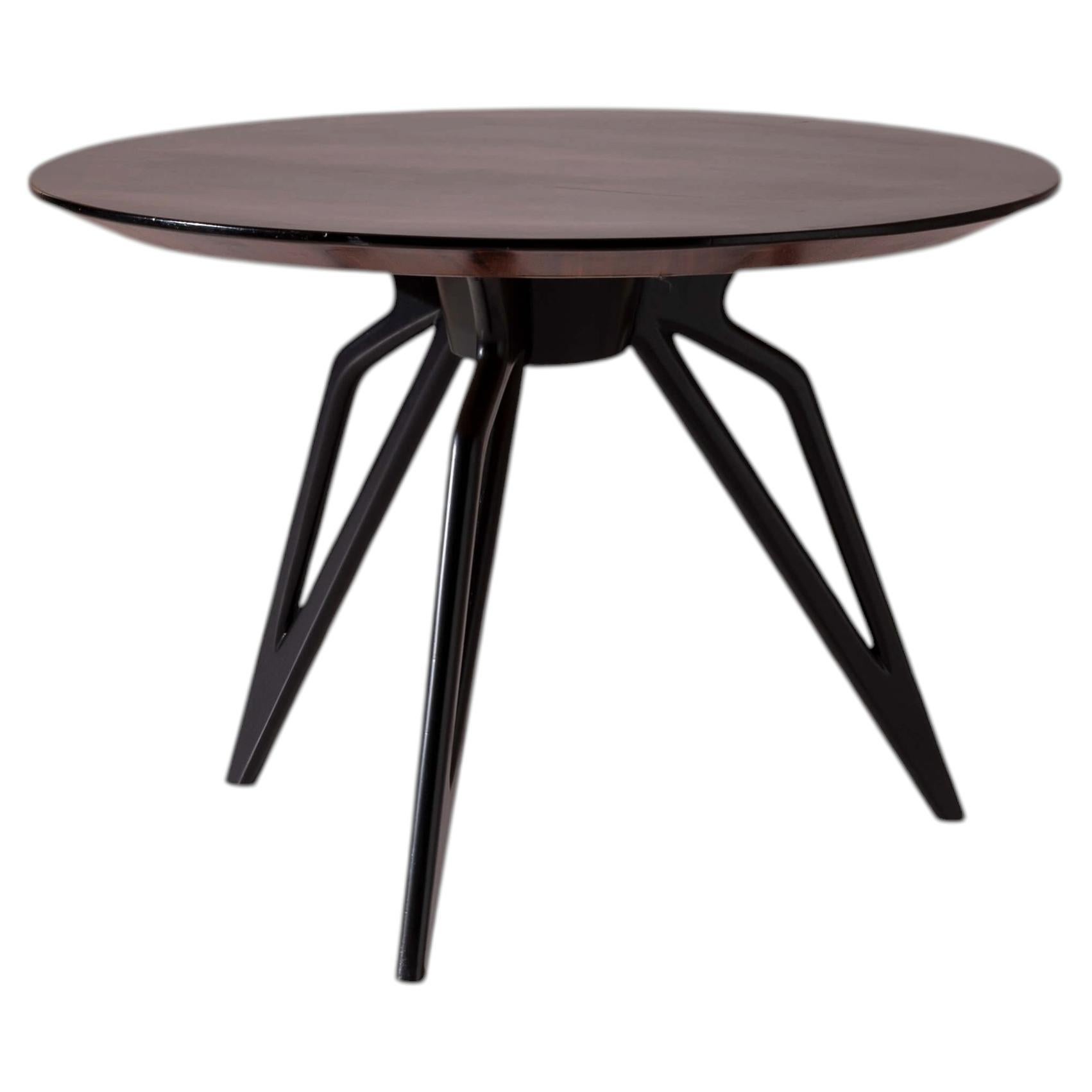 Table de salle à manger ronde italienne des années 1950 avec base sculpturale en étoile ébonisée en vente