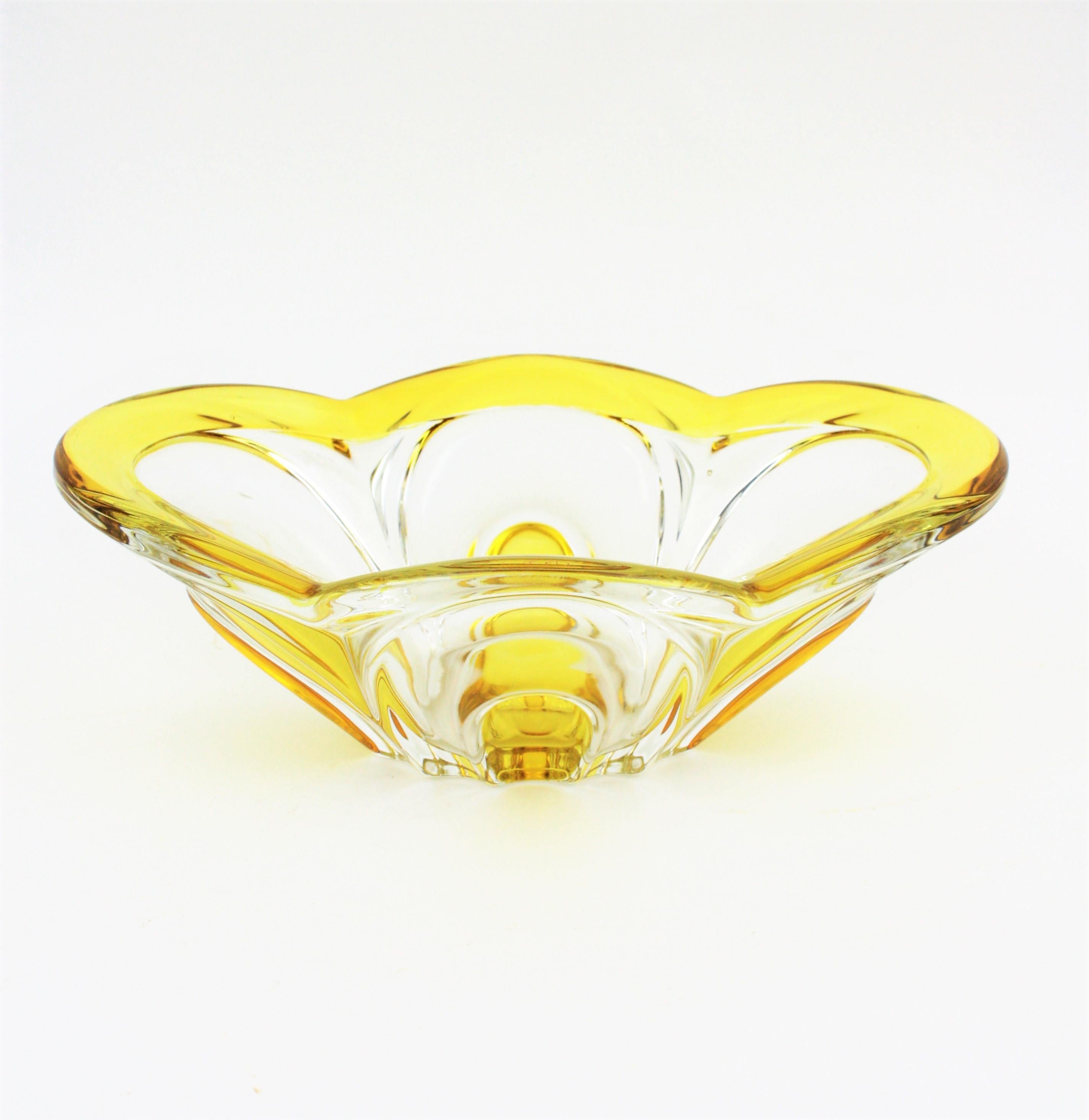 Mid-Century Modern Italian 1950s Scalloped Sommerso Yellow and Clear Murano Glass Centrepiece