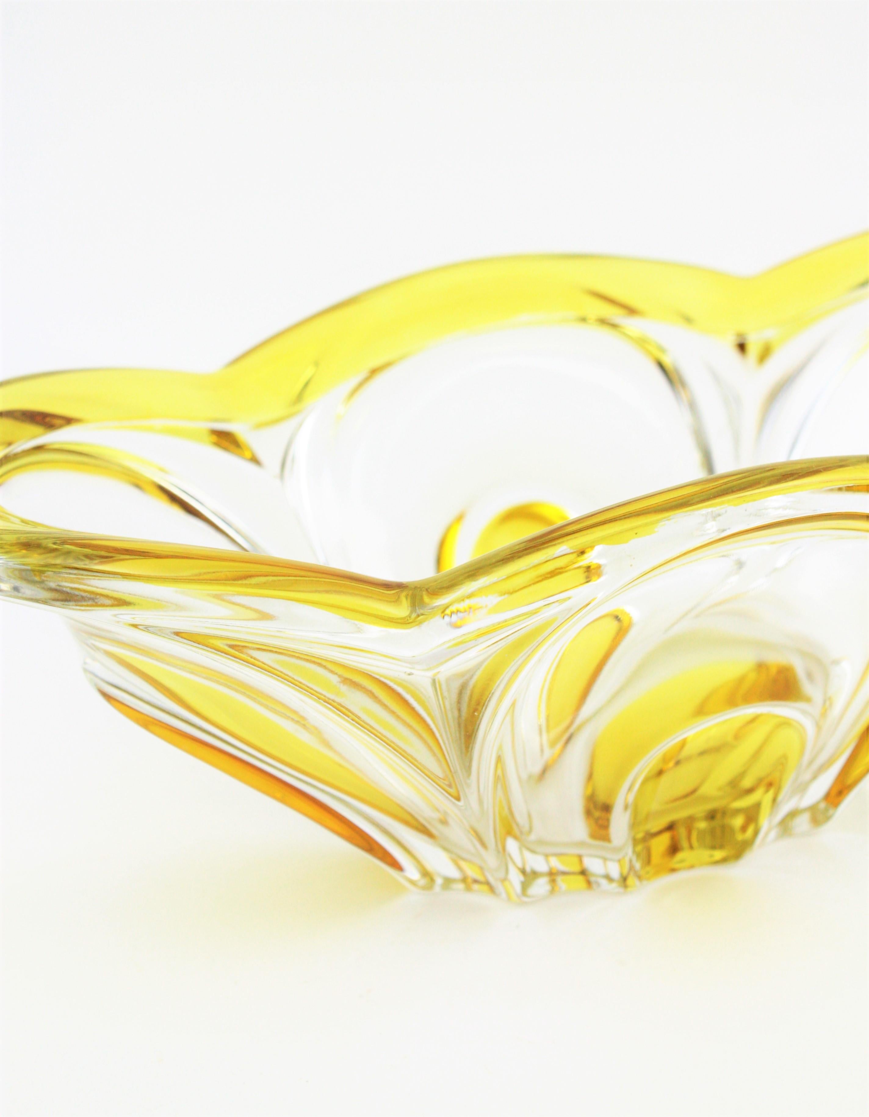 Italian 1950s Scalloped Sommerso Yellow and Clear Murano Glass Centrepiece 3