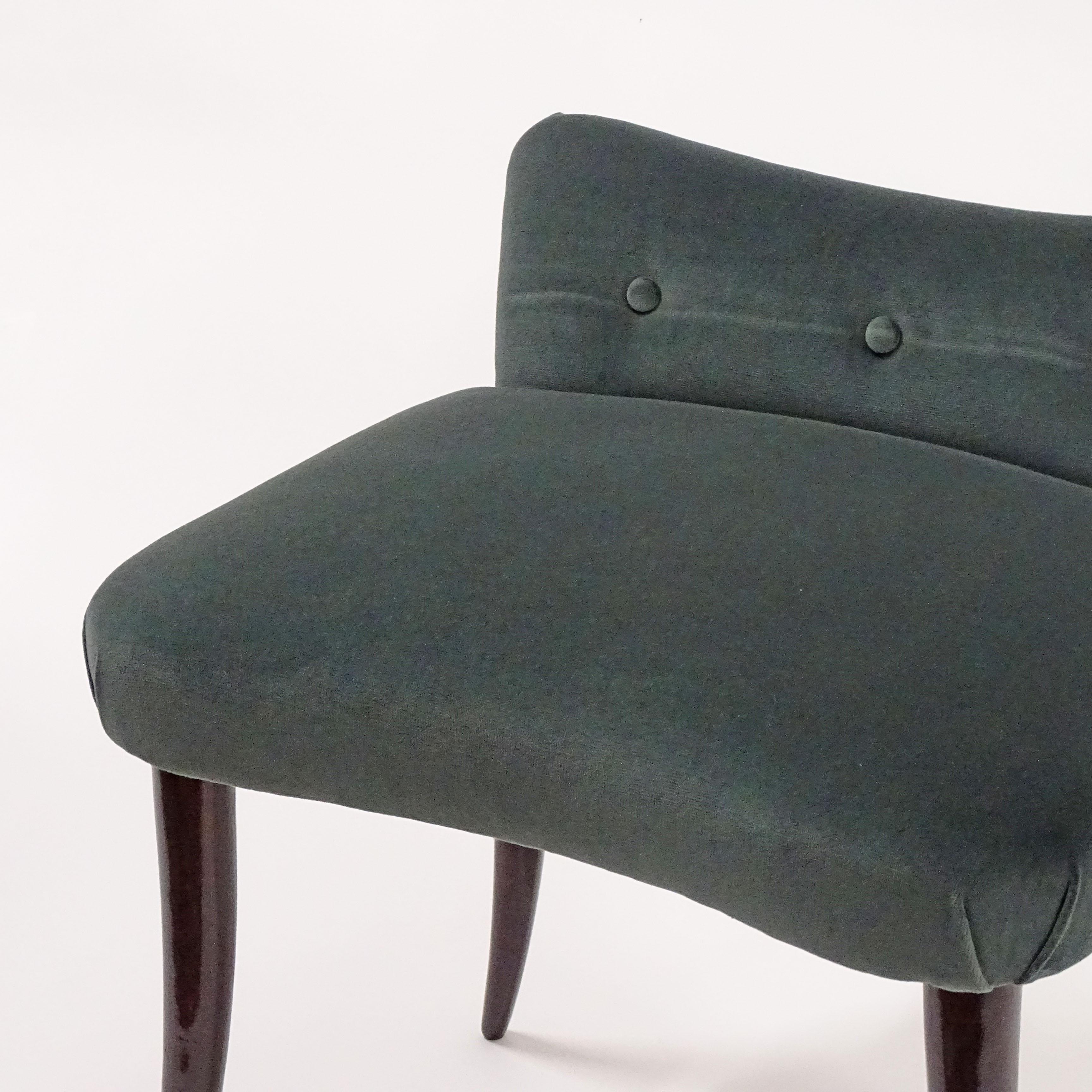 Taburete individual italiano de los años 50 en madera lacada y terciopelo azul Moderno de mediados de siglo en venta