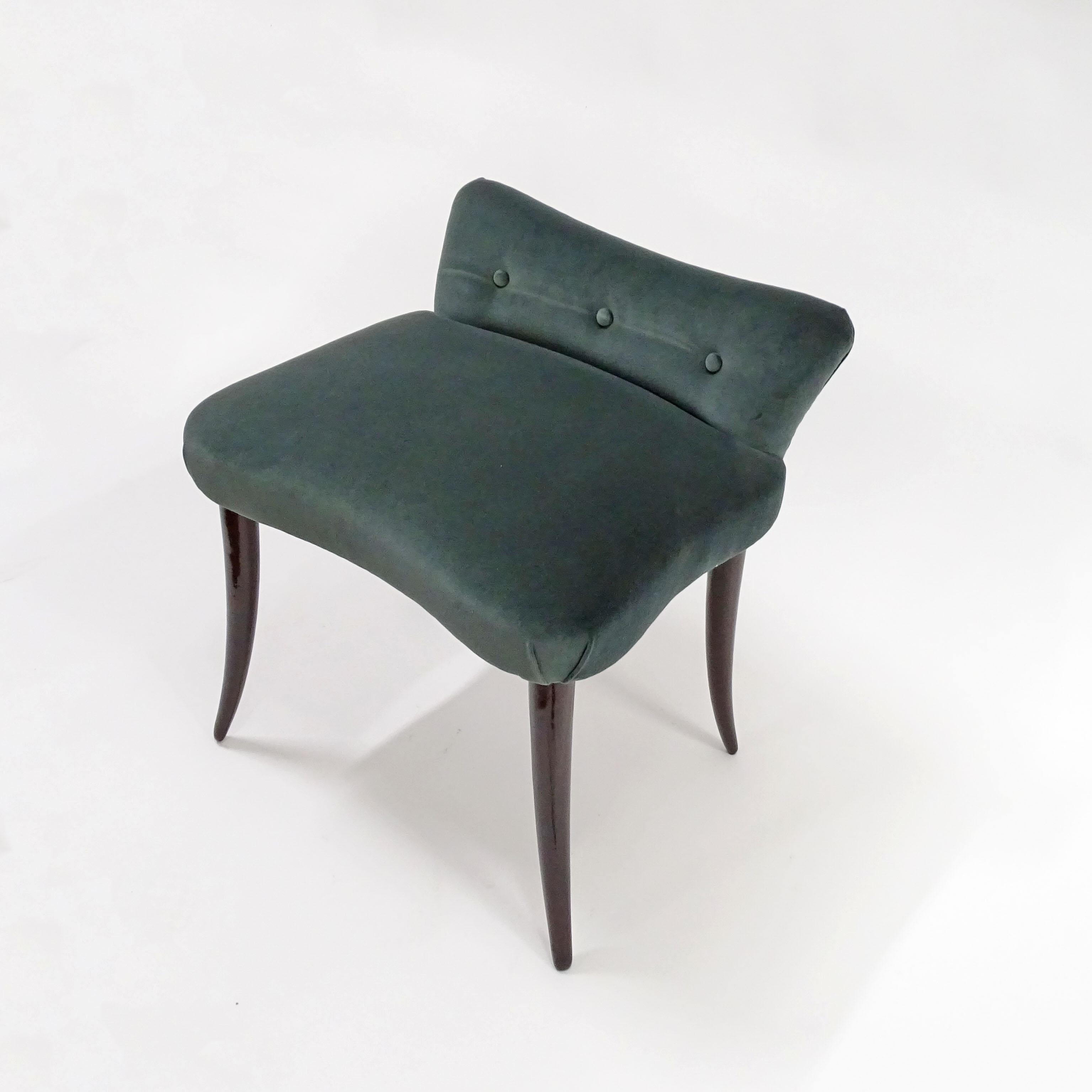 Taburete individual italiano de los años 50 en madera lacada y terciopelo azul Italiano en venta