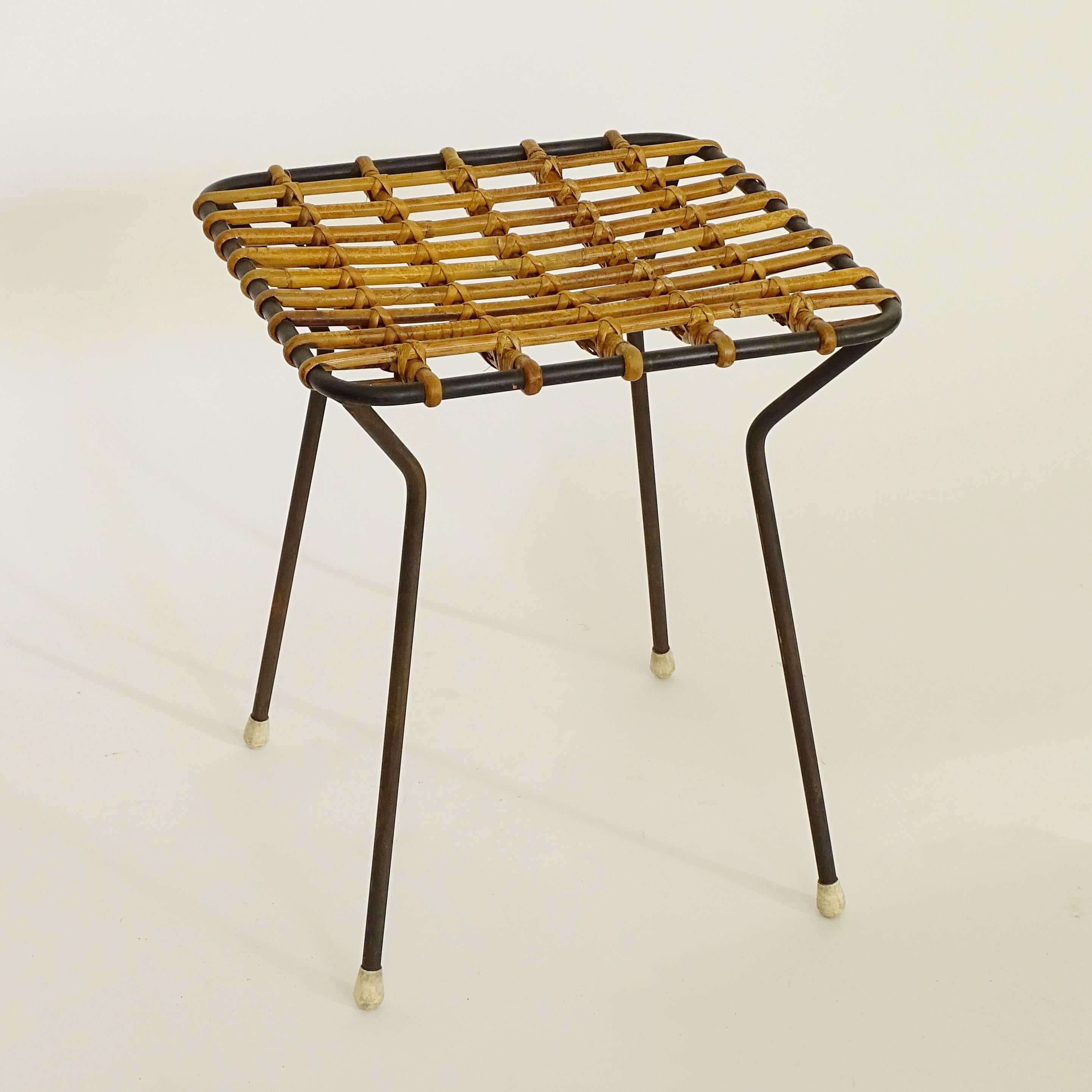 Italian 1950s Stool in Black Tubular Metal with Intertwined Bamboo Seat For Sale 3