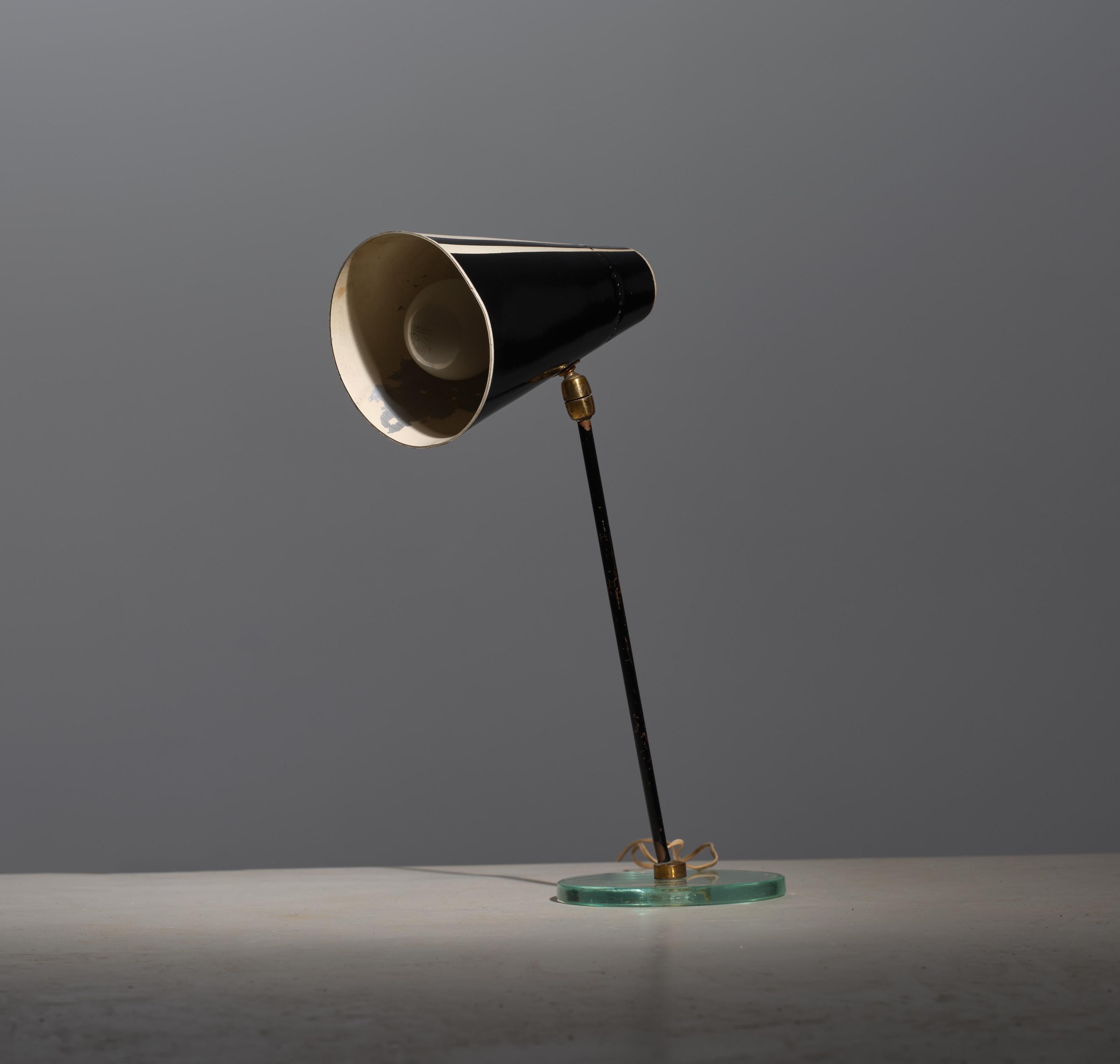 Italian 1950s Table Lamp, Exquisite Elegance in Enamel-Coated Steel and Brass For Sale 2